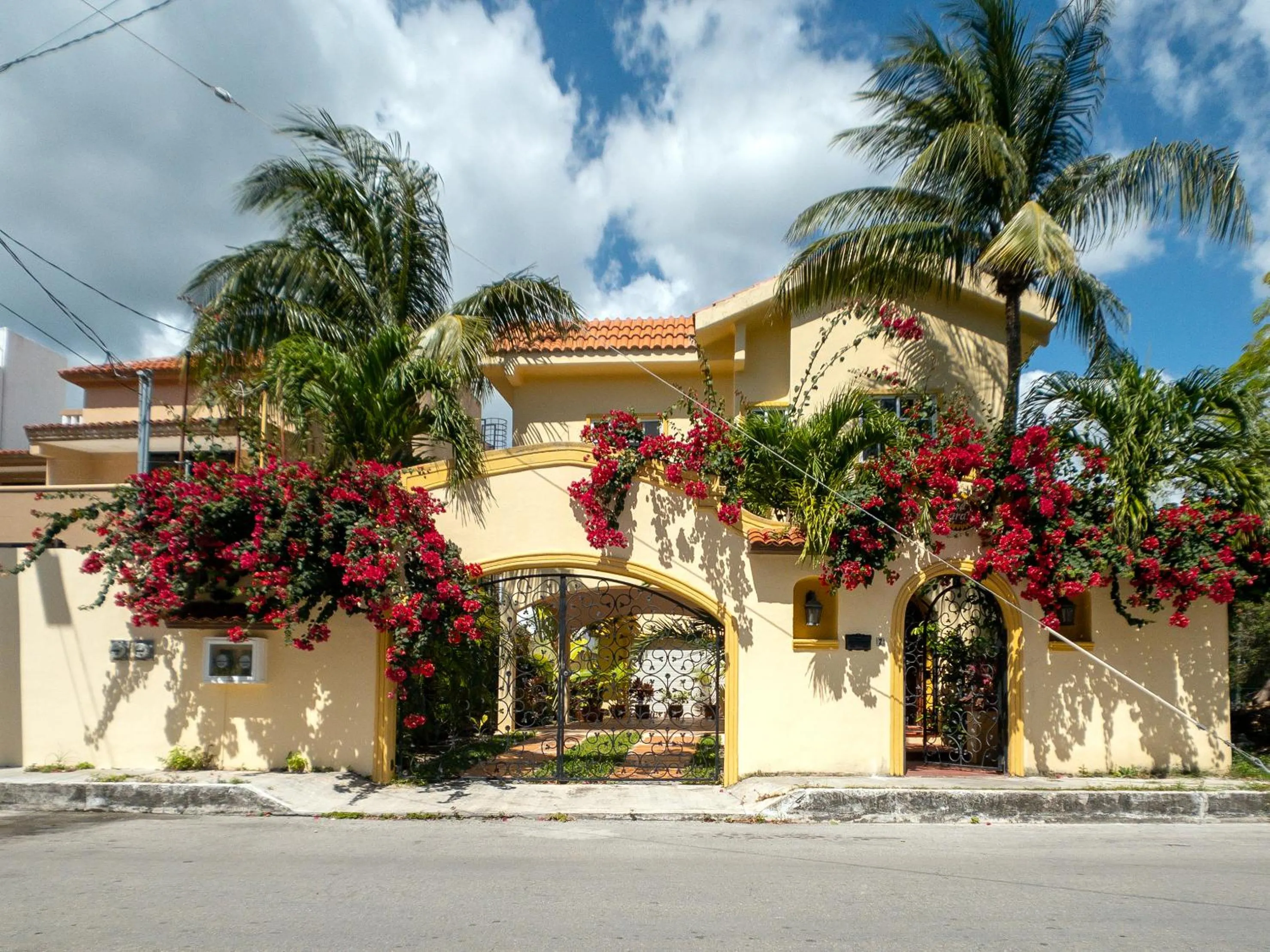 Facade/entrance in Casa Zarah - Hacienda Family Home - Pool and 2-Block to Beach