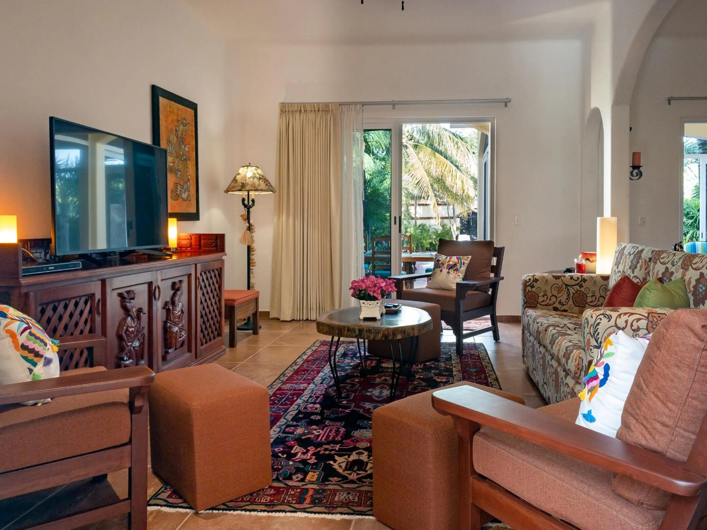 TV and multimedia in Casa Zarah - Hacienda Family Home - Pool and 2-Block to Beach