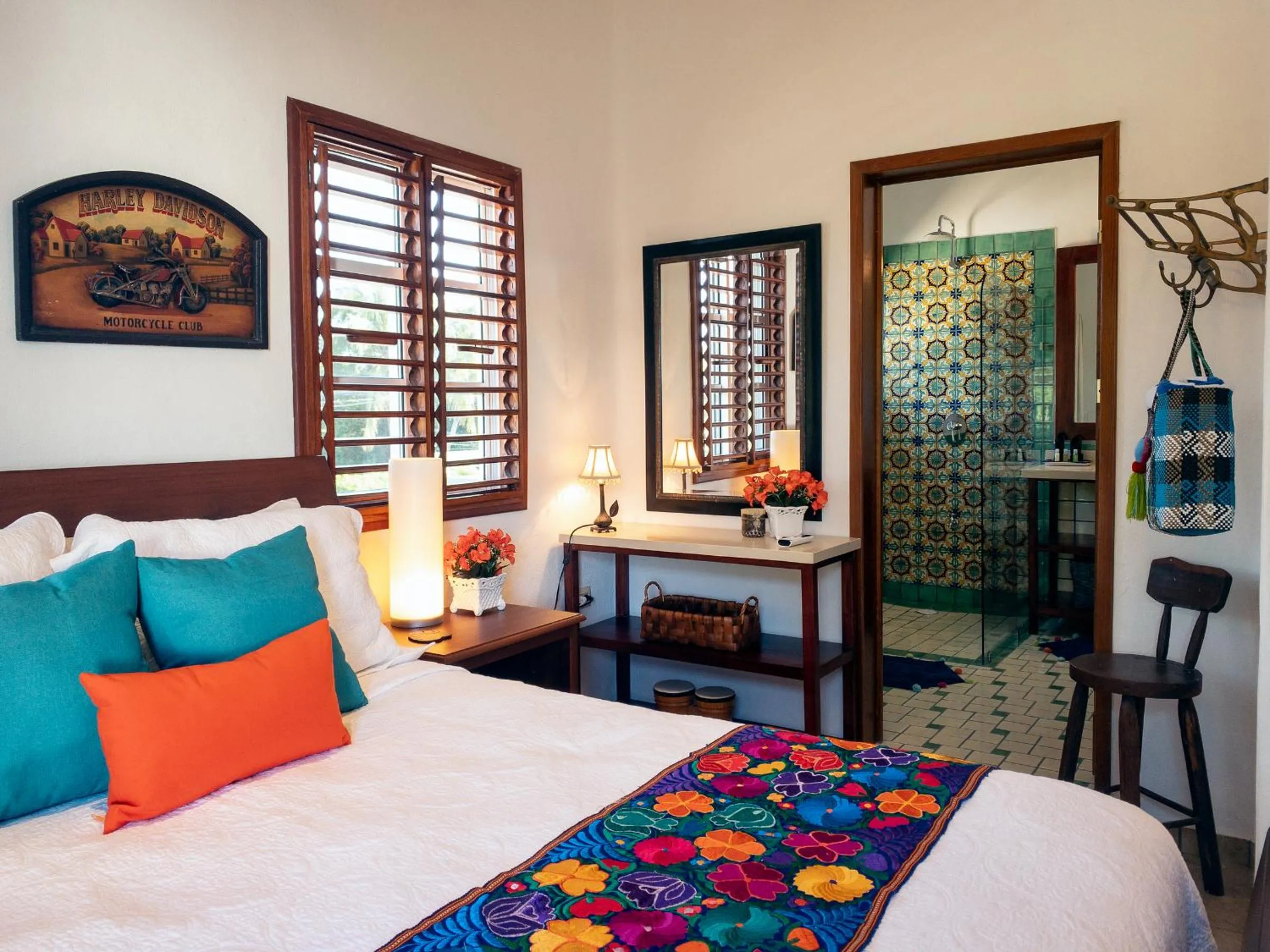 Shower, Bed in Casa Zarah - Hacienda Family Home - Pool and 2-Block to Beach