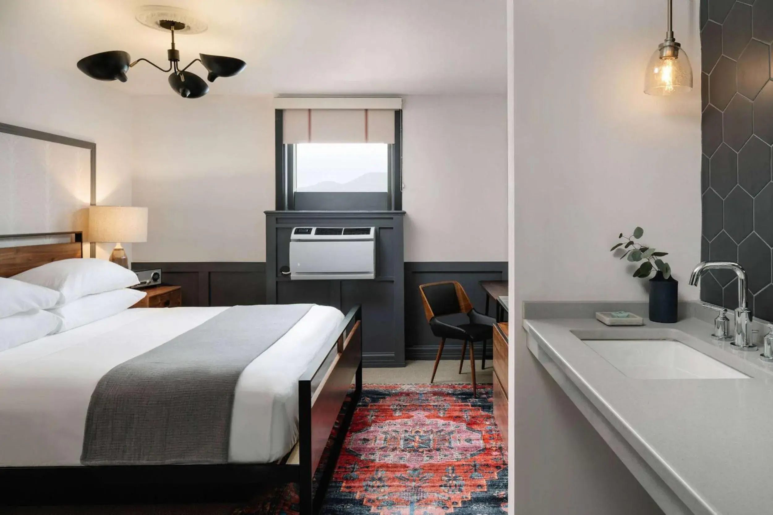 Deluxe King Room Mobility and Hearing Impaired Accessible Non-Smoking in Hotel Morgan a Wyndham Hotel Deluxe King Room Mobility and Hearing Impaired Accessible Non-Smoking in Hotel Morgan a Wyndham Hotel