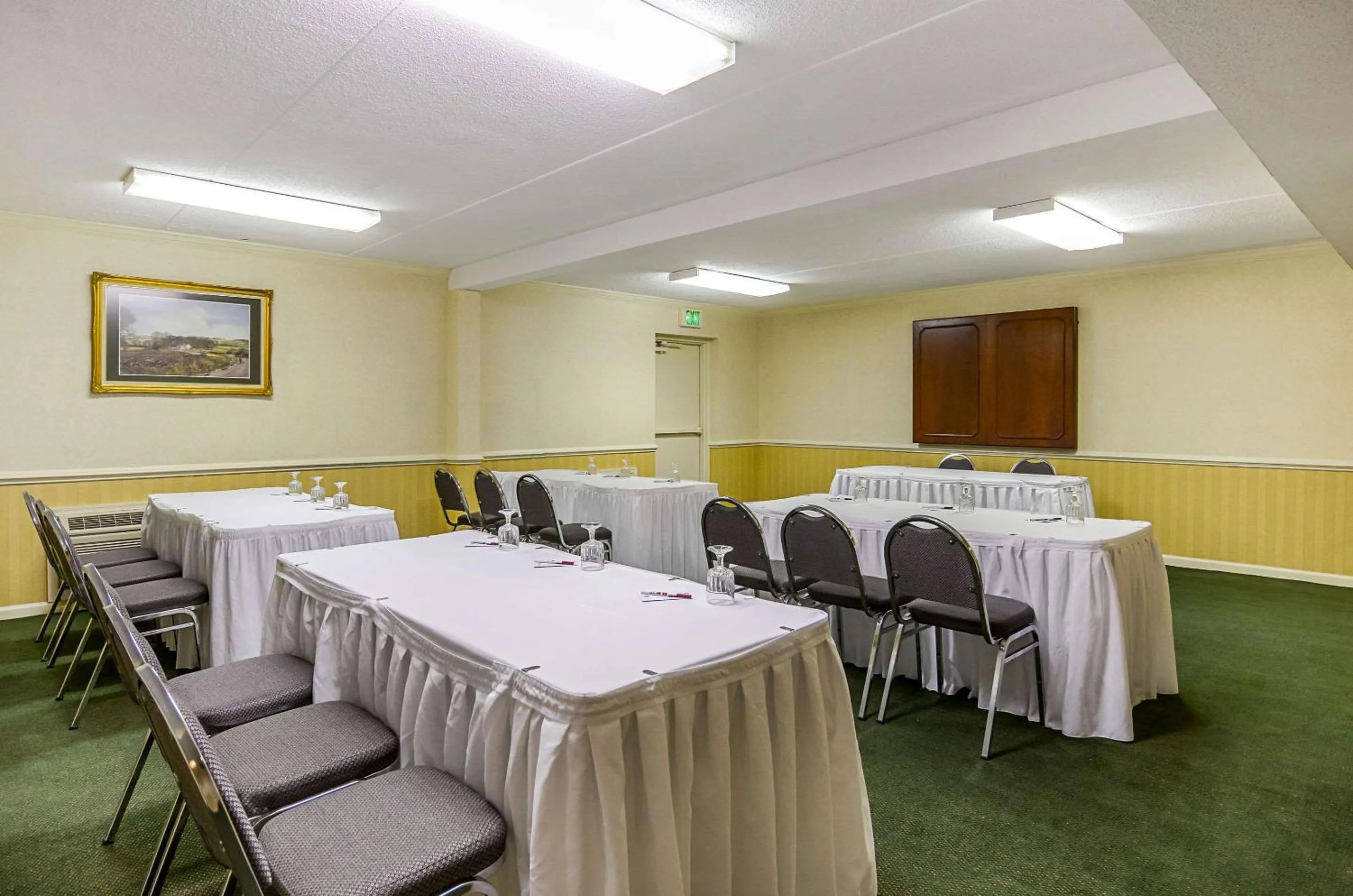 Meeting/conference room in Clarion Inn Harpers Ferry-Charles Town