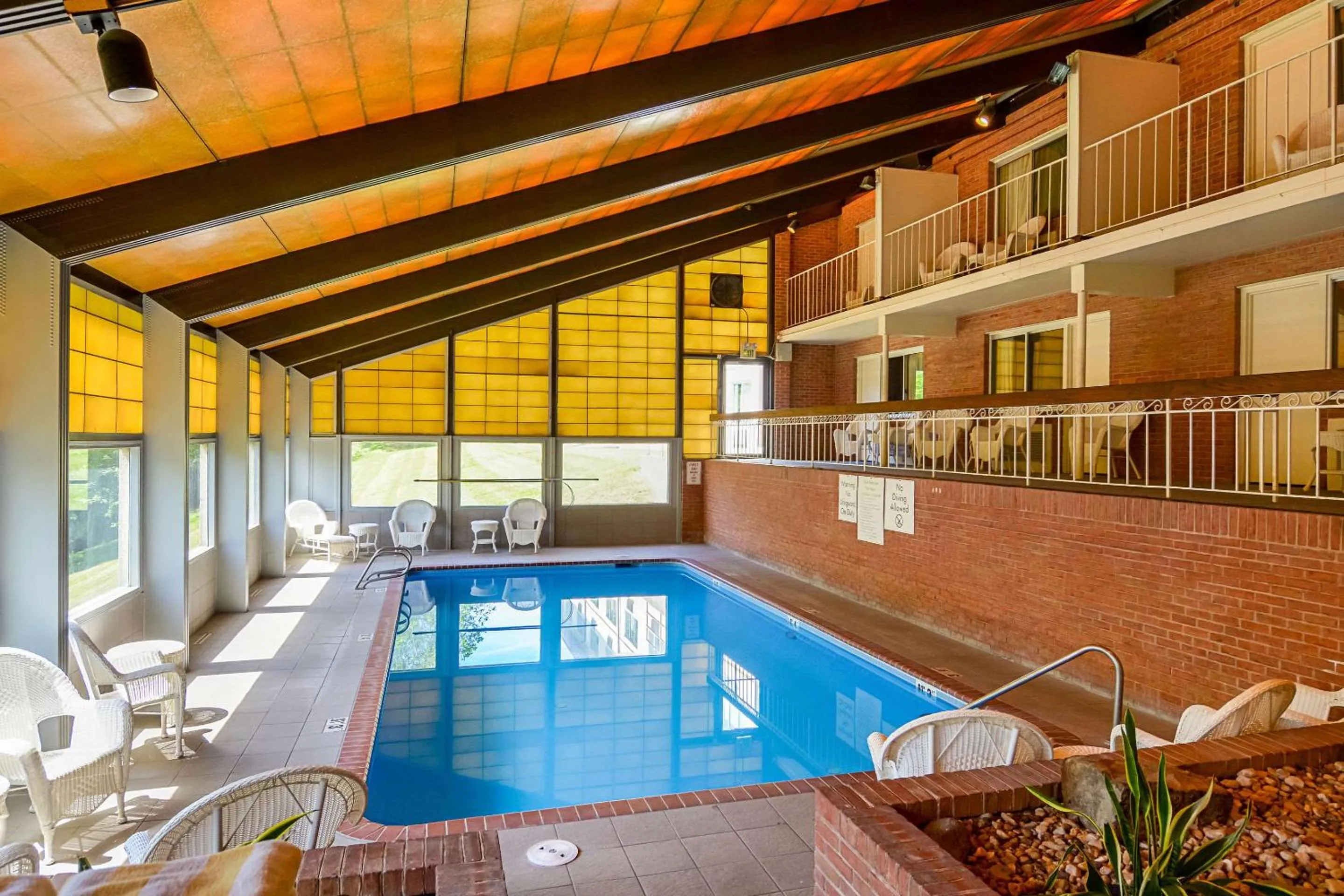 Swimming pool in Clarion Inn Harpers Ferry-Charles Town