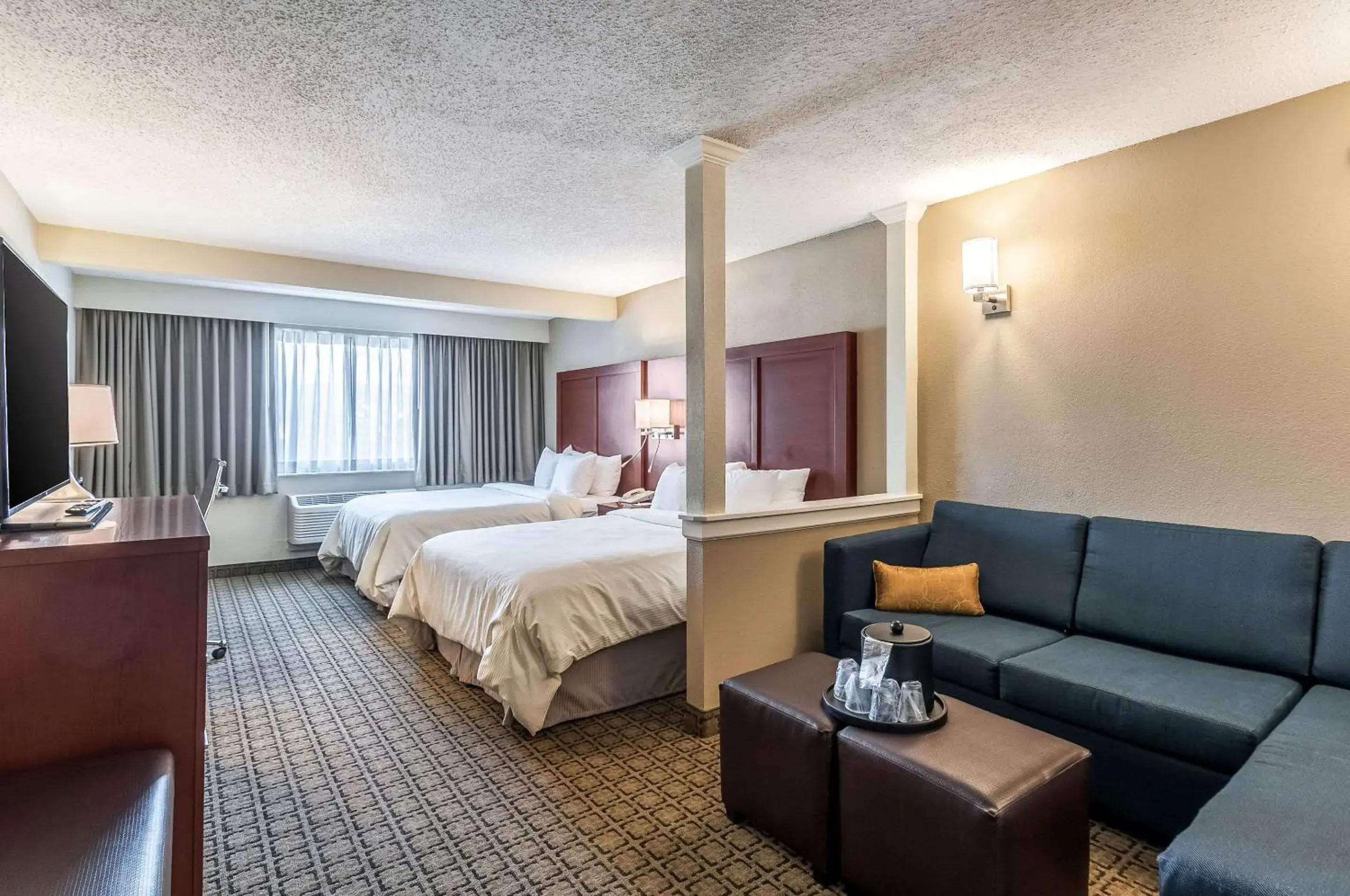 Bedroom, Bed in Clarion Inn Harpers Ferry-Charles Town Bedroom, Bed in Clarion Inn Harpers Ferry-Charles Town