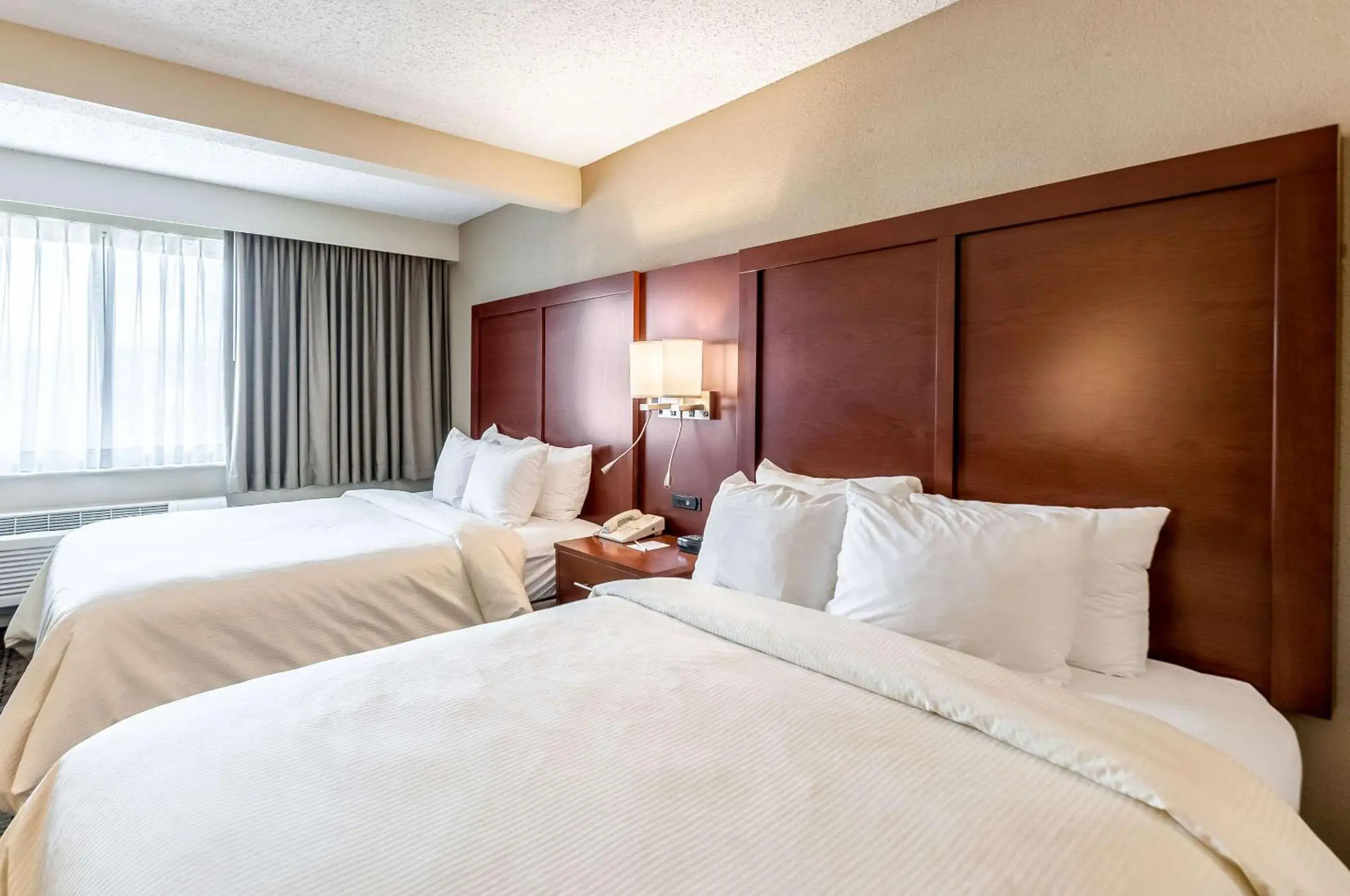 Bedroom, Bed in Clarion Inn Harpers Ferry-Charles Town Bedroom, Bed in Clarion Inn Harpers Ferry-Charles Town