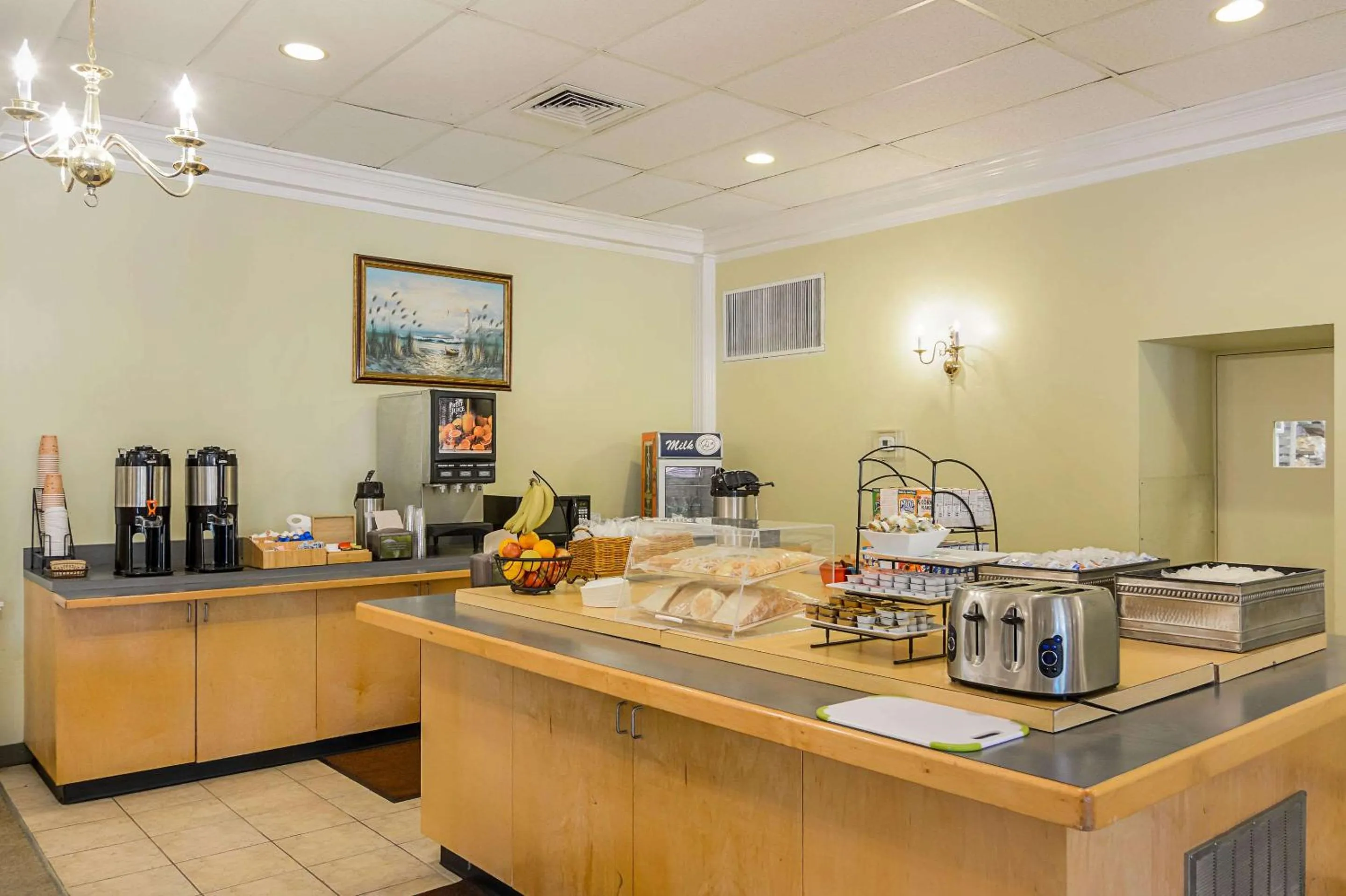 Breakfast in Clarion Inn Harpers Ferry-Charles Town