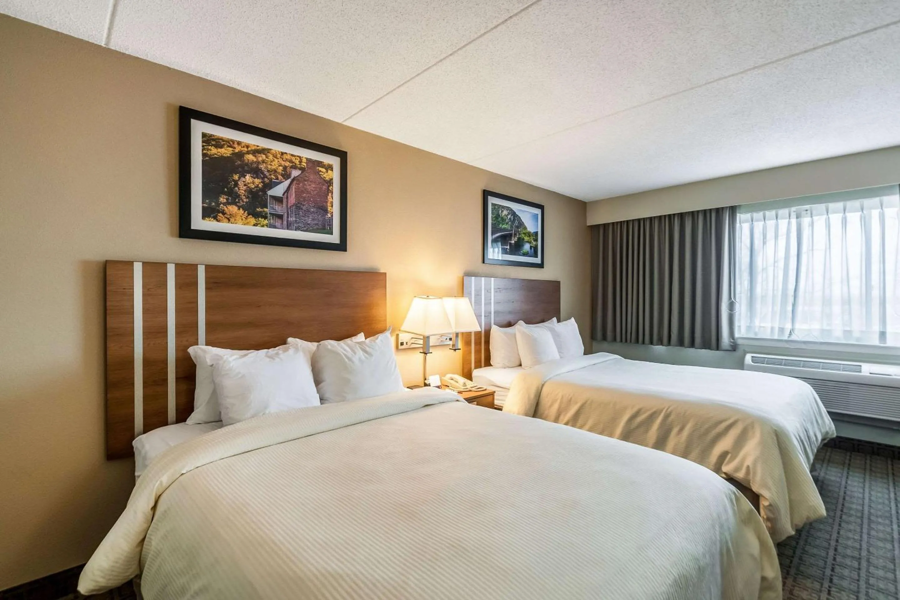 Bedroom, Bed in Clarion Inn Harpers Ferry-Charles Town