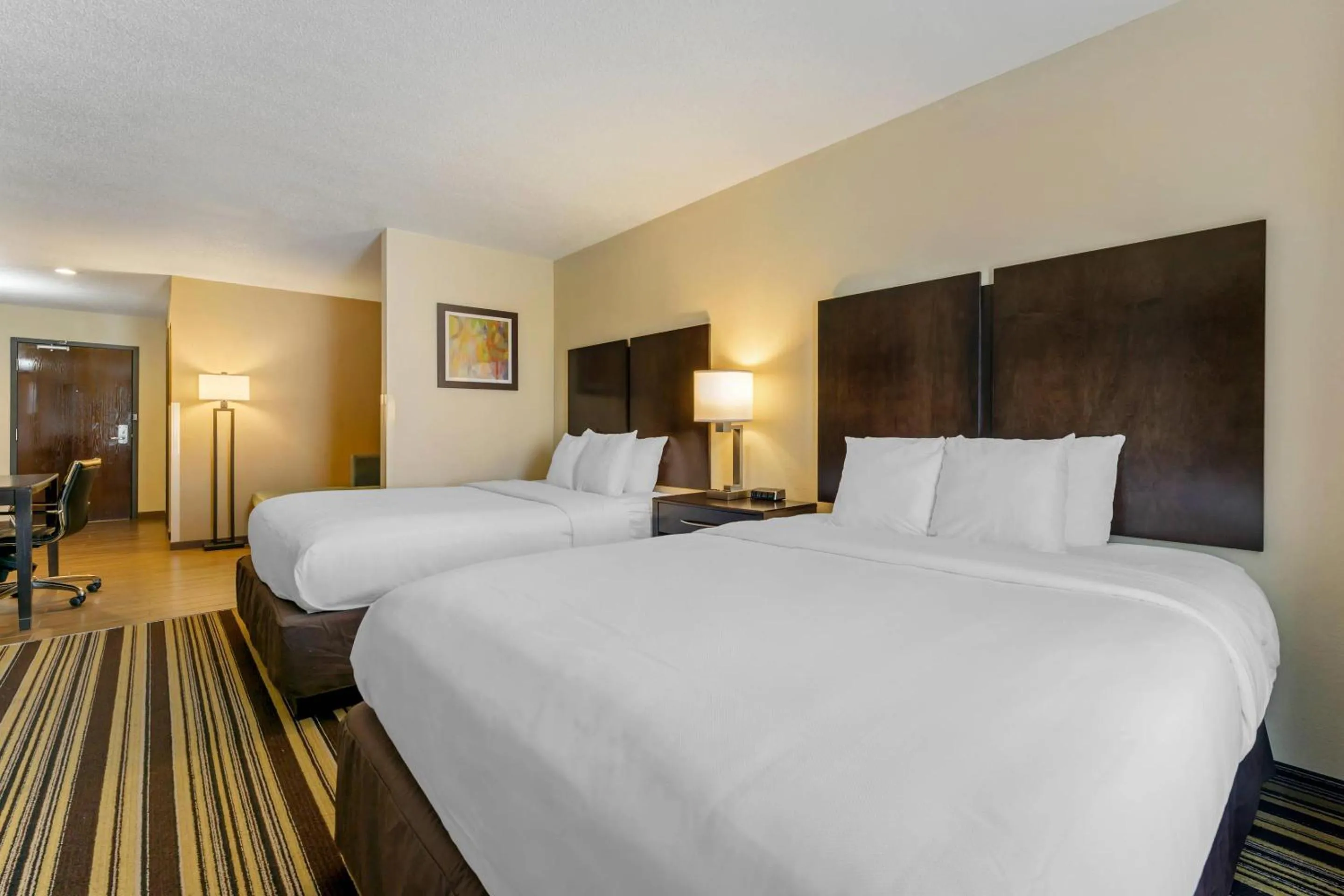 Bedroom, Bed in Comfort Inn & Suites Triadelphia - Wheeling