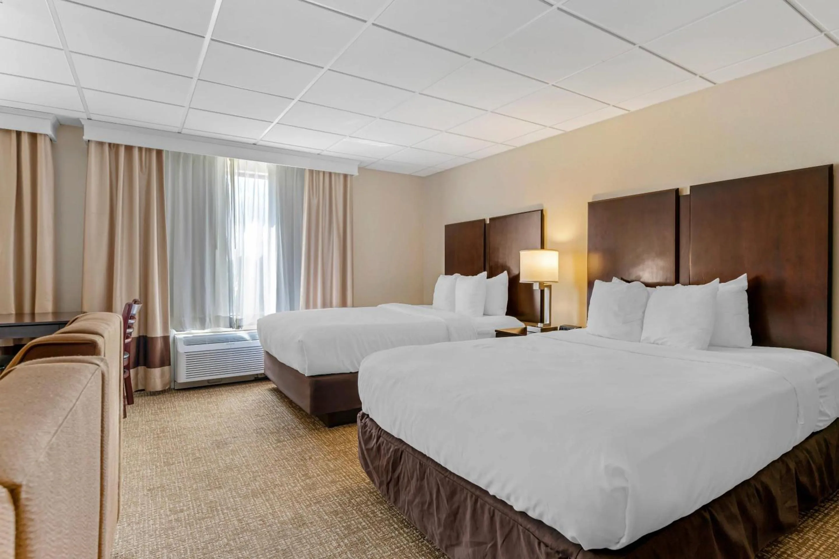 Bedroom, Bed in Comfort Inn & Suites Triadelphia - Wheeling