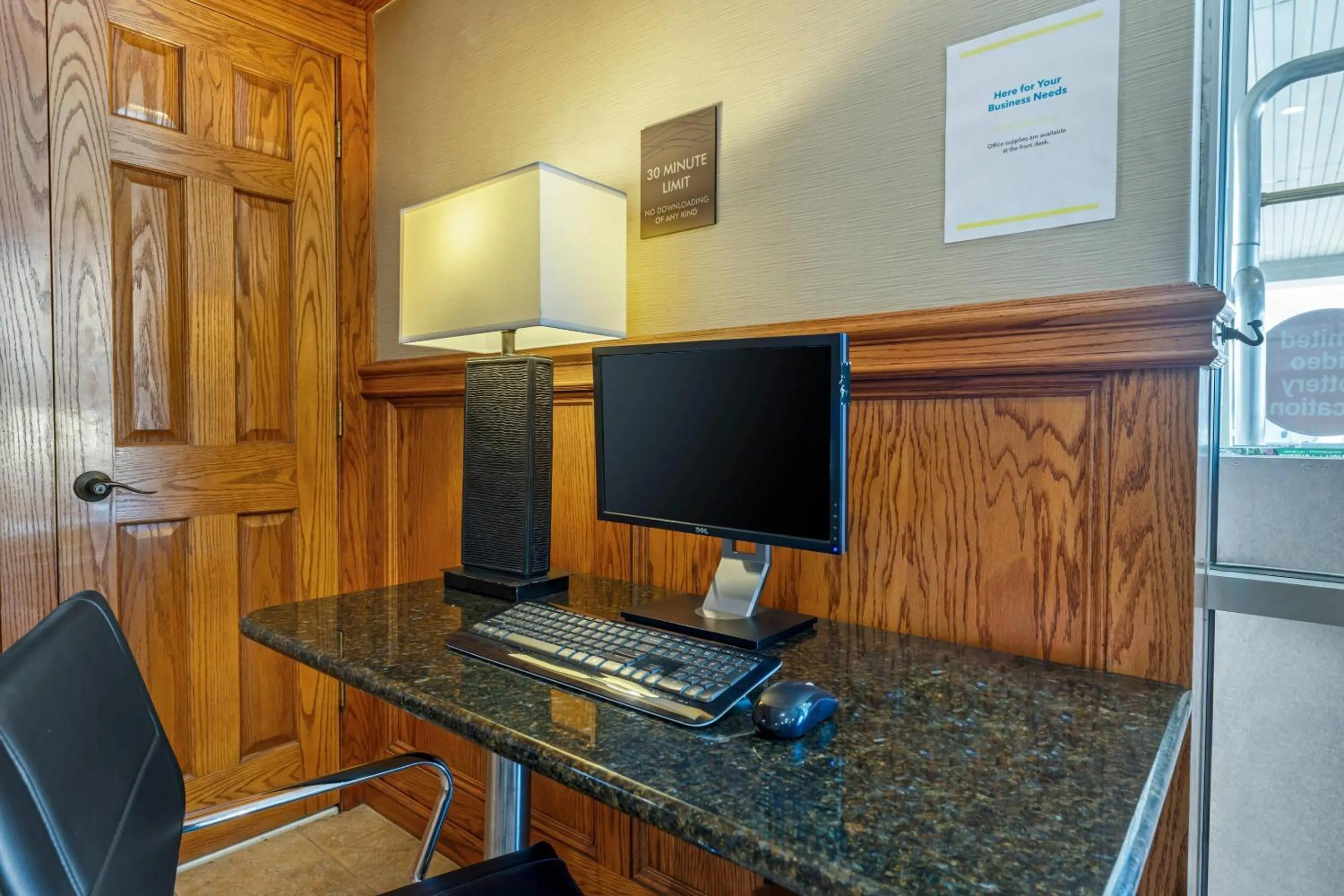 Business facilities in Comfort Inn & Suites Triadelphia - Wheeling