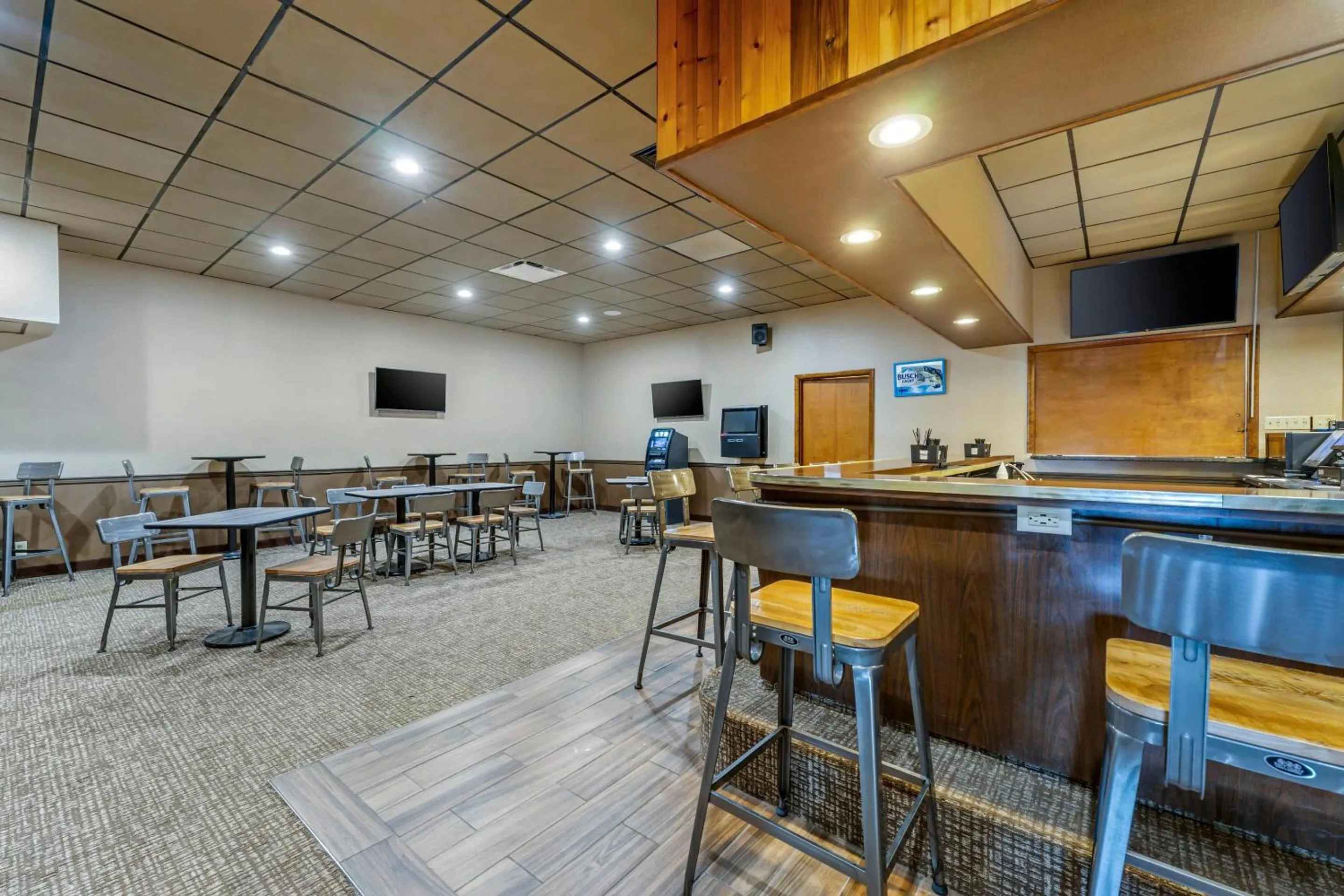 Lounge or bar in Comfort Inn & Suites Triadelphia - Wheeling