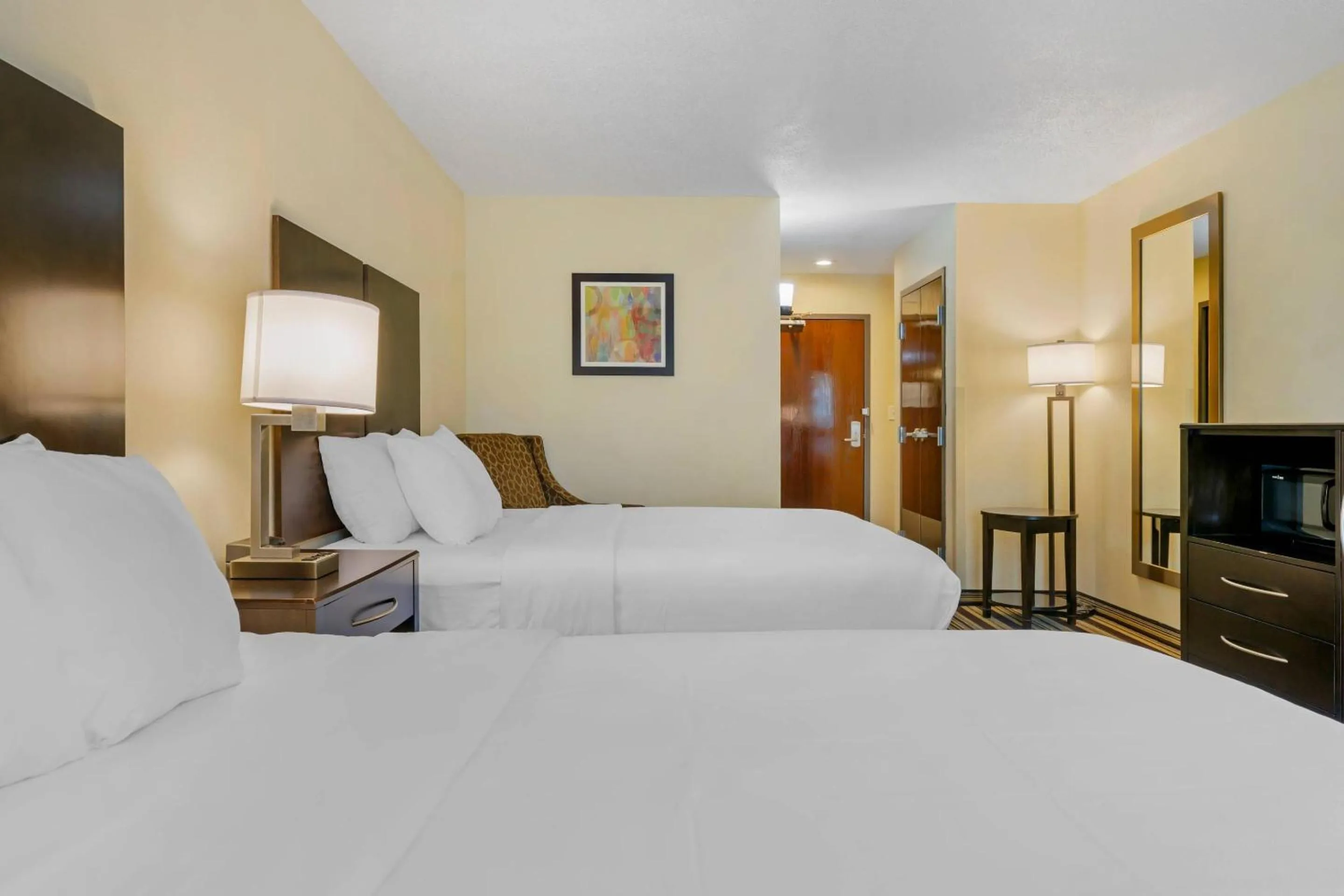Bedroom, Bed in Comfort Inn & Suites Triadelphia - Wheeling