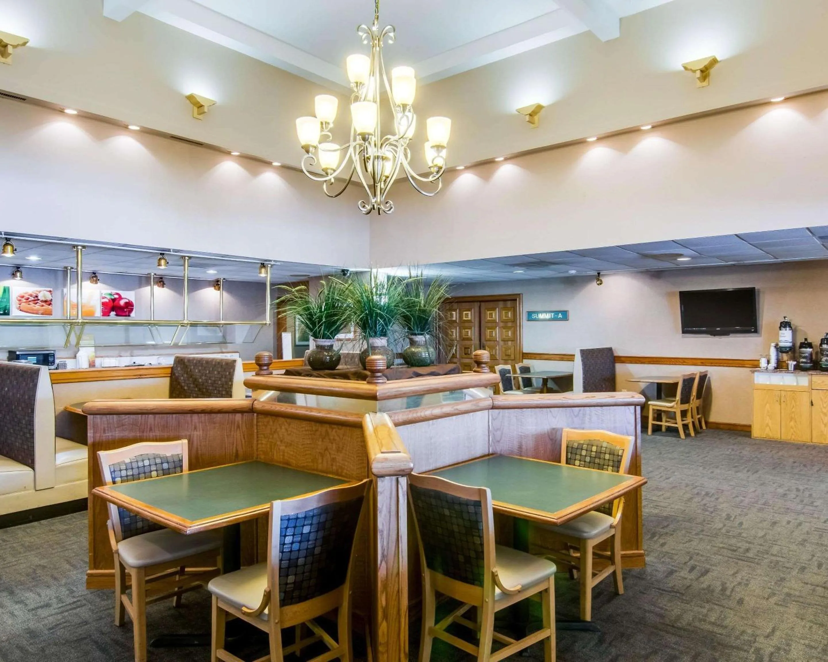 Restaurant/places to eat in Quality Hotel and Conference Center Bluefield