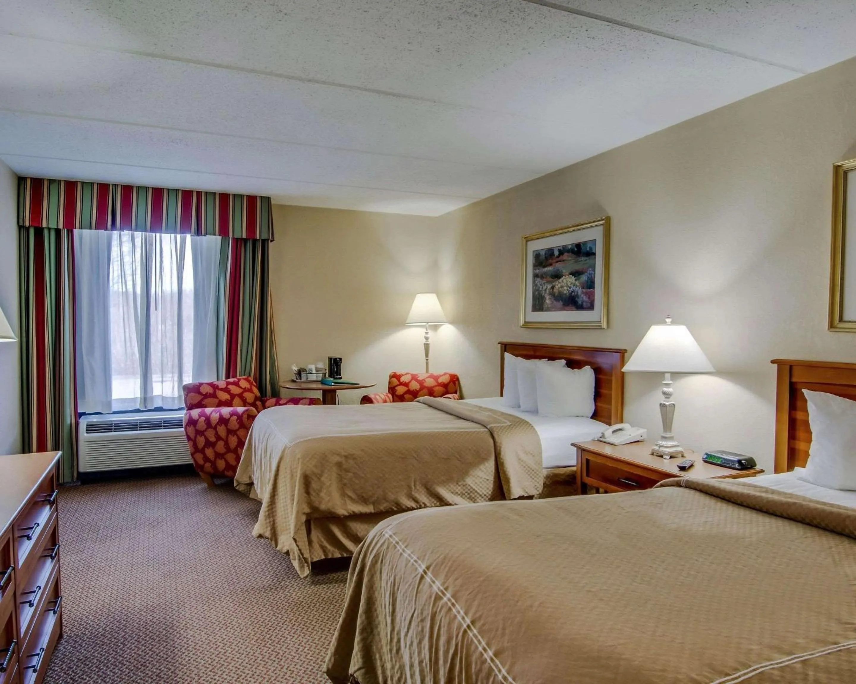 Photo of the whole room, Bed in Quality Hotel and Conference Center Bluefield