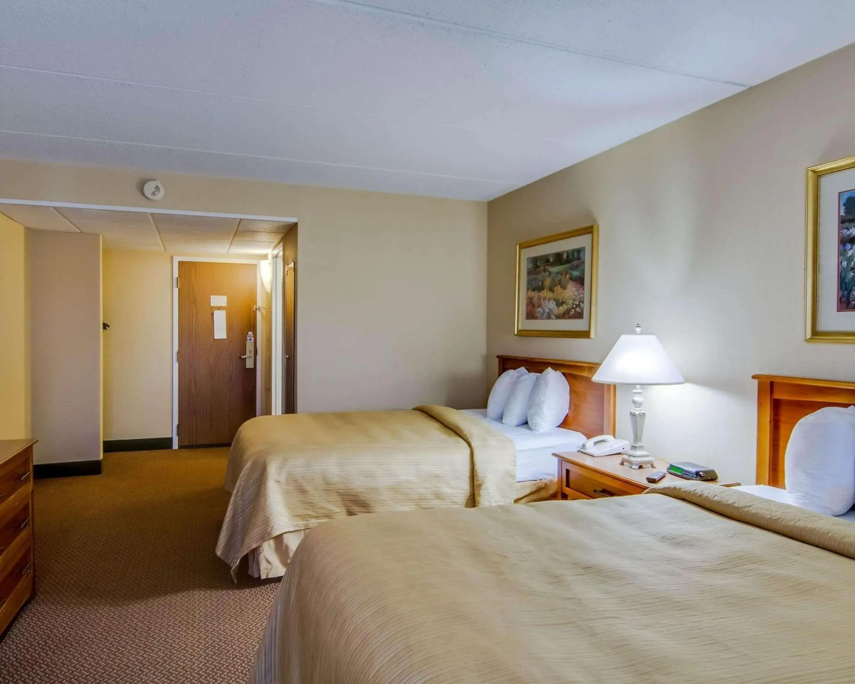 Photo of the whole room, Bed in Quality Hotel and Conference Center Bluefield Photo of the whole room, Bed in Quality Hotel and Conference Center Bluefield