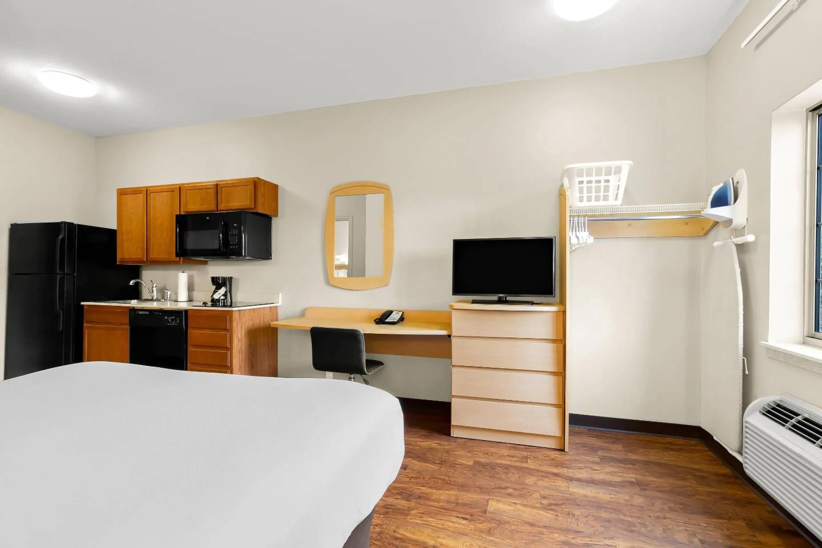 Bedroom in Suburban Studios Morgantown