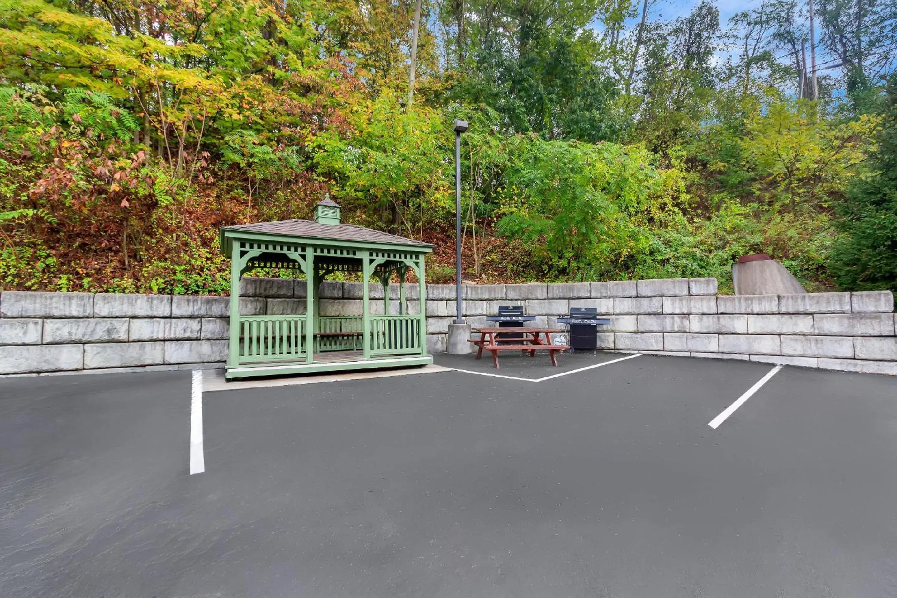 Property building in Suburban Studios Morgantown Property building in Suburban Studios Morgantown