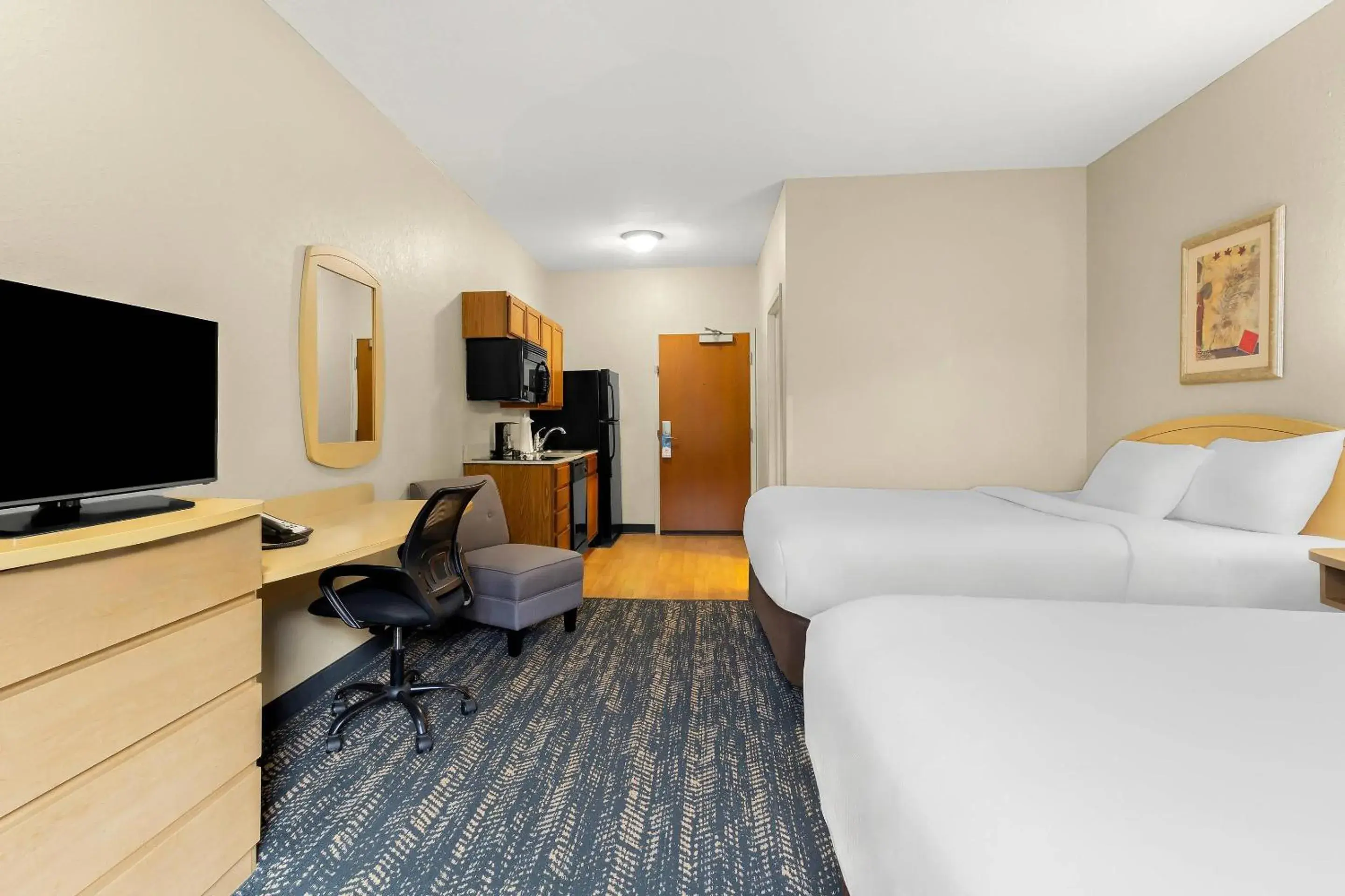 Bedroom, Bed in Suburban Studios Morgantown Bedroom, Bed in Suburban Studios Morgantown