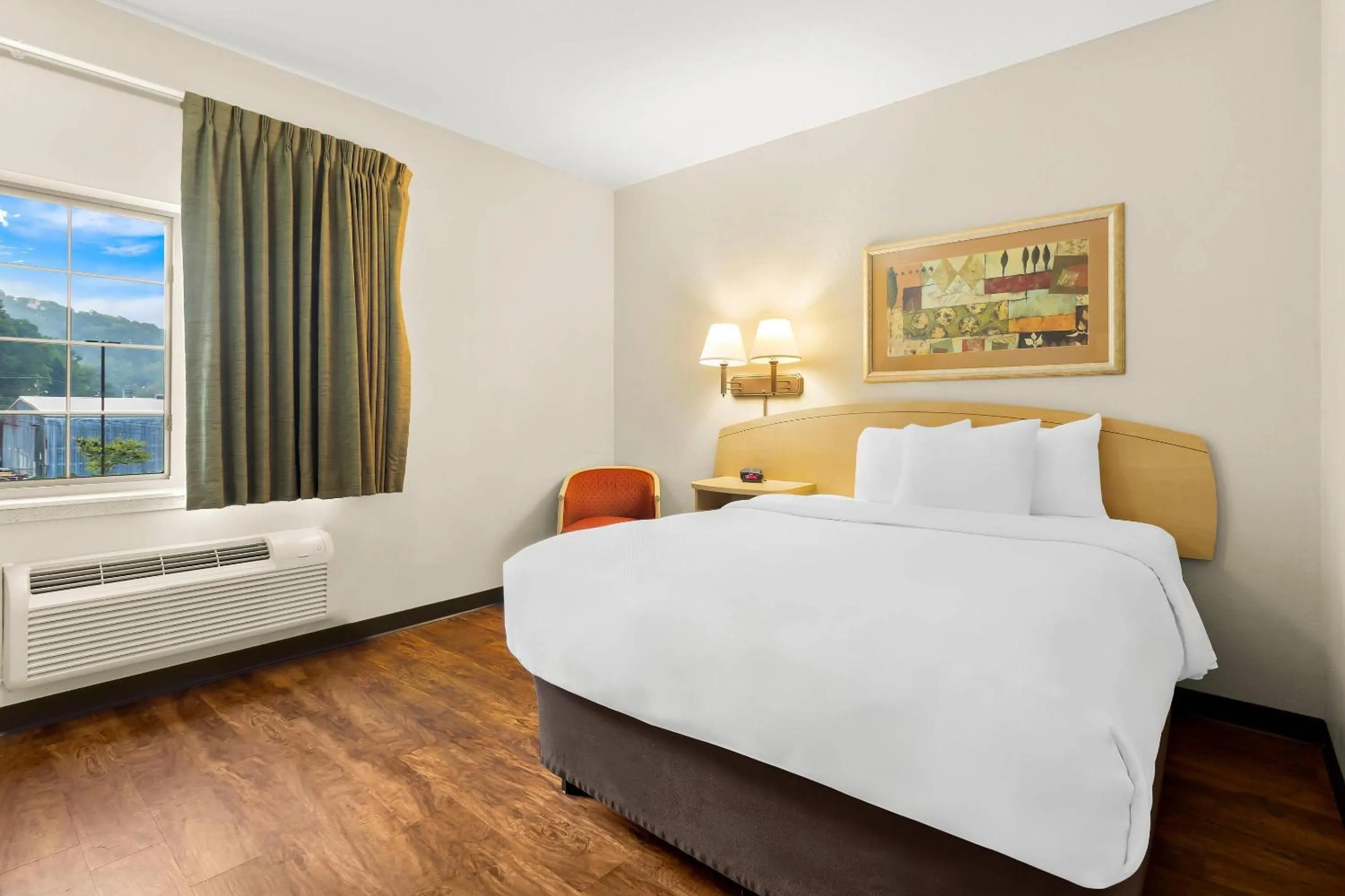 Bedroom, Bed in Suburban Studios Morgantown