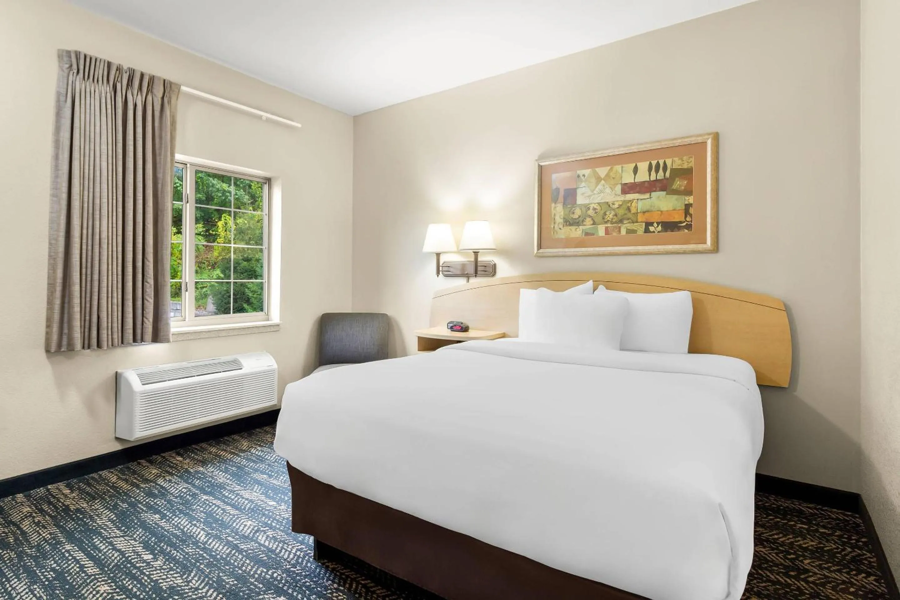 Bedroom, Bed in Suburban Studios Morgantown