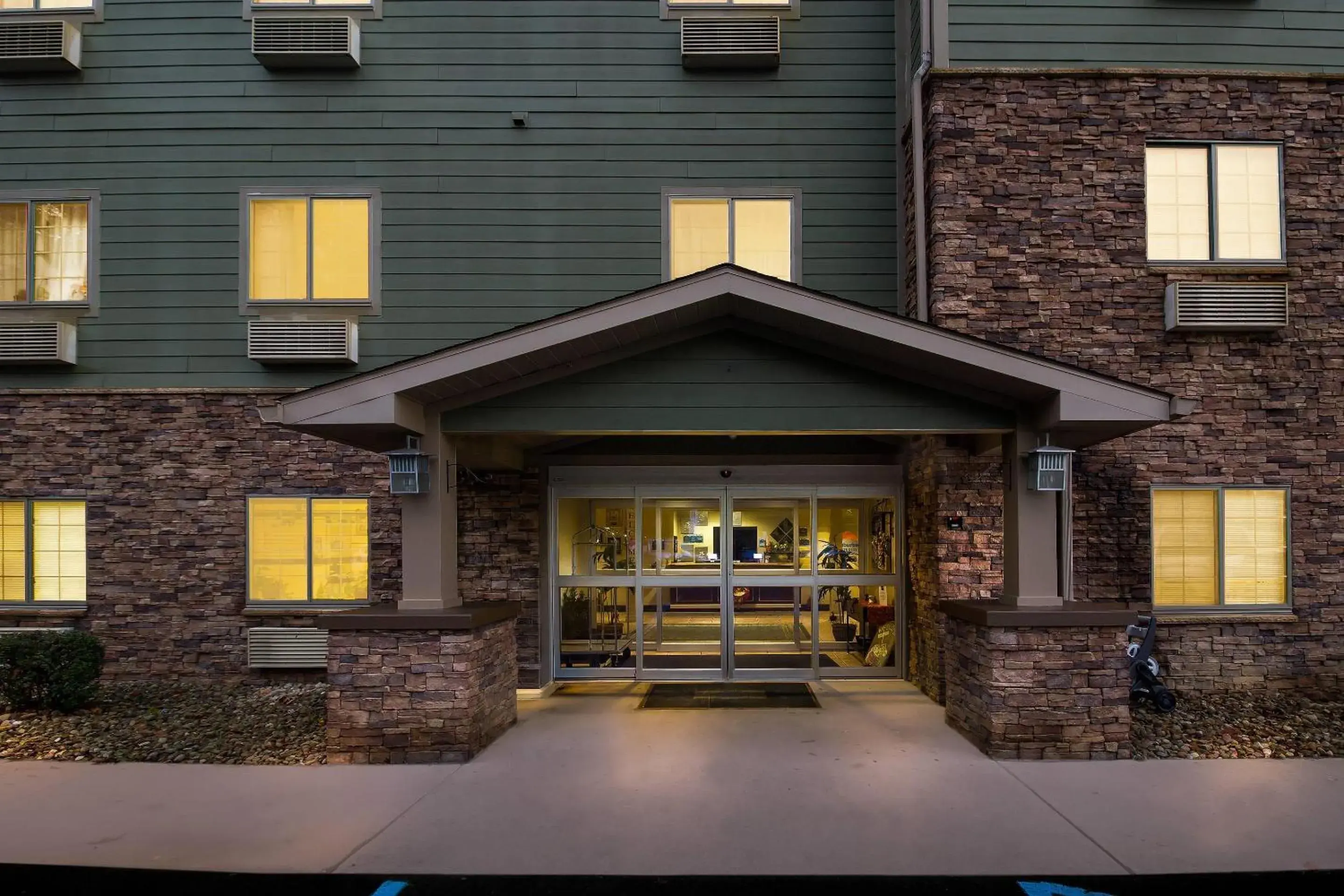 Property building in Suburban Studios Morgantown Property building in Suburban Studios Morgantown