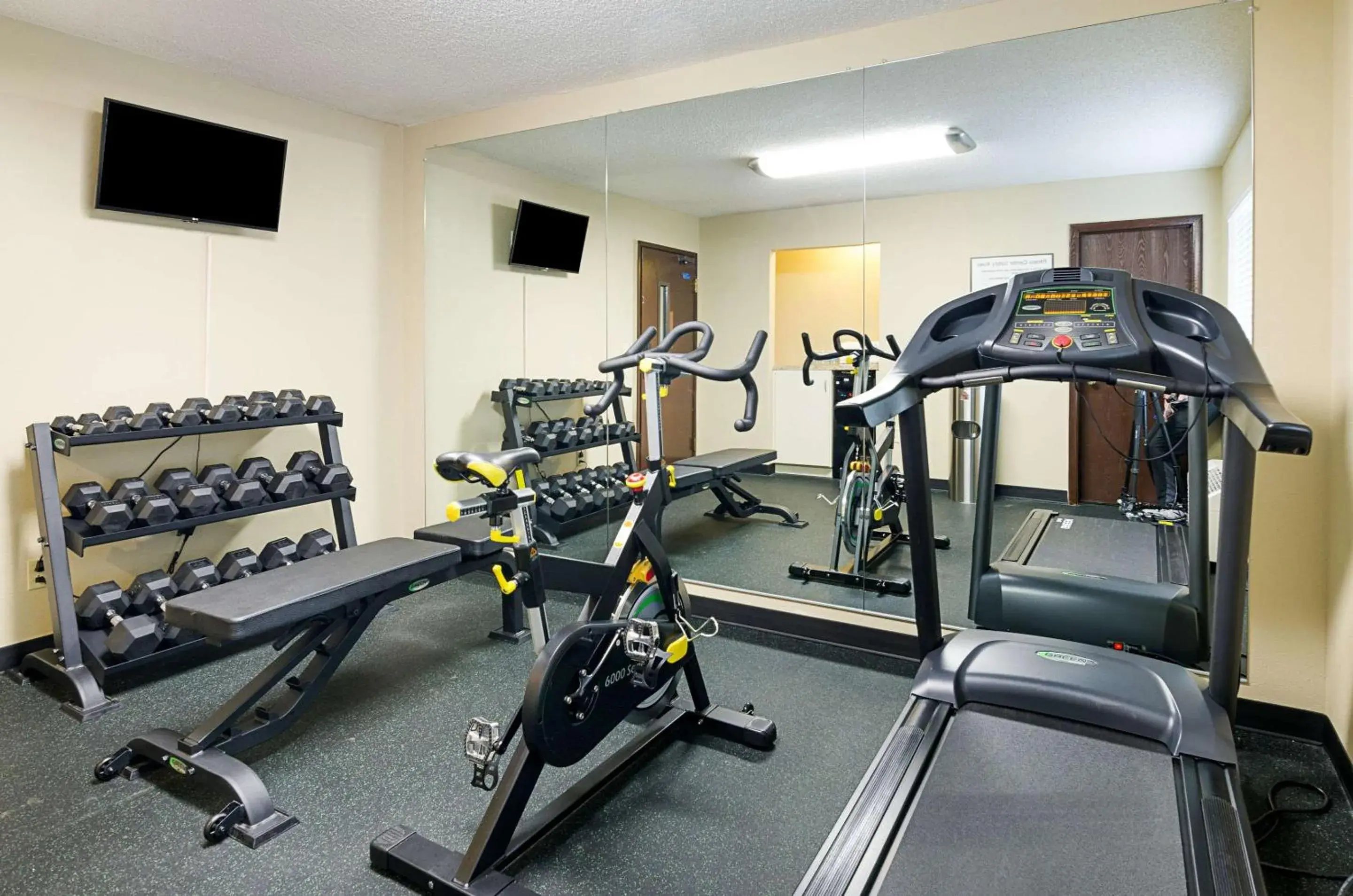 Fitness centre/facilities in Quality Inn Fitness centre/facilities in Quality Inn