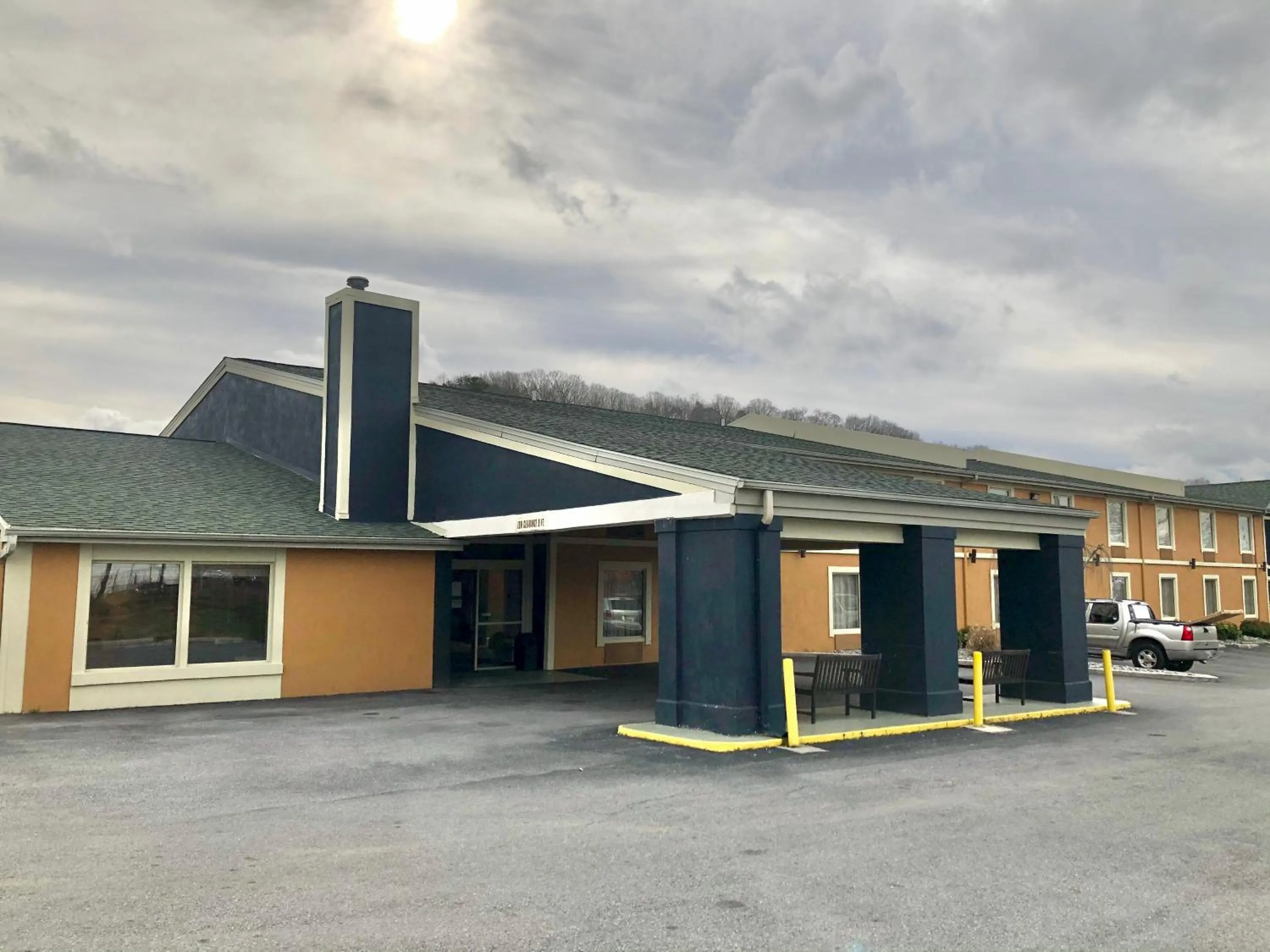 Property building in Quality Inn Princeton