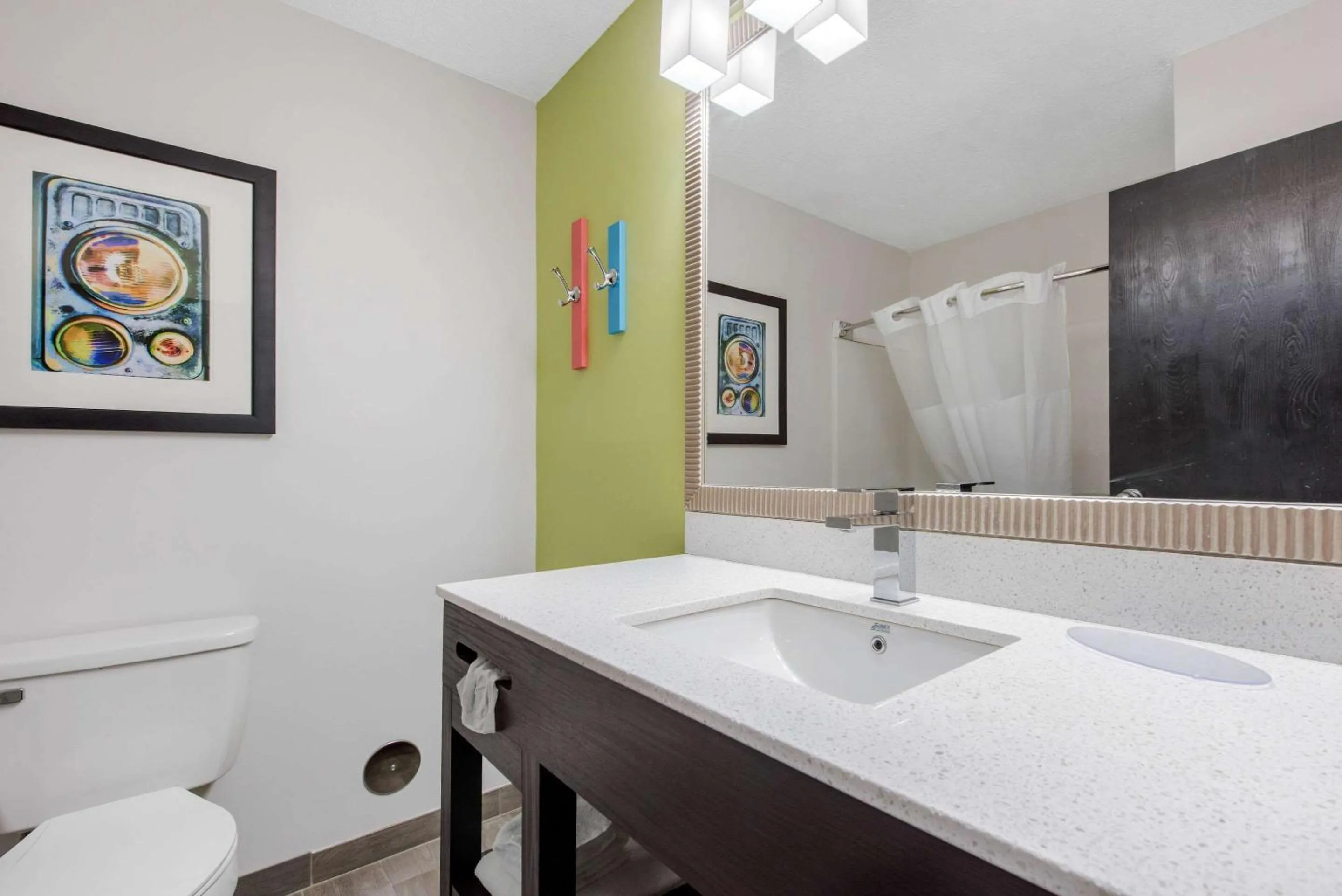 Photo of the whole room in Quality Inn Morgantown