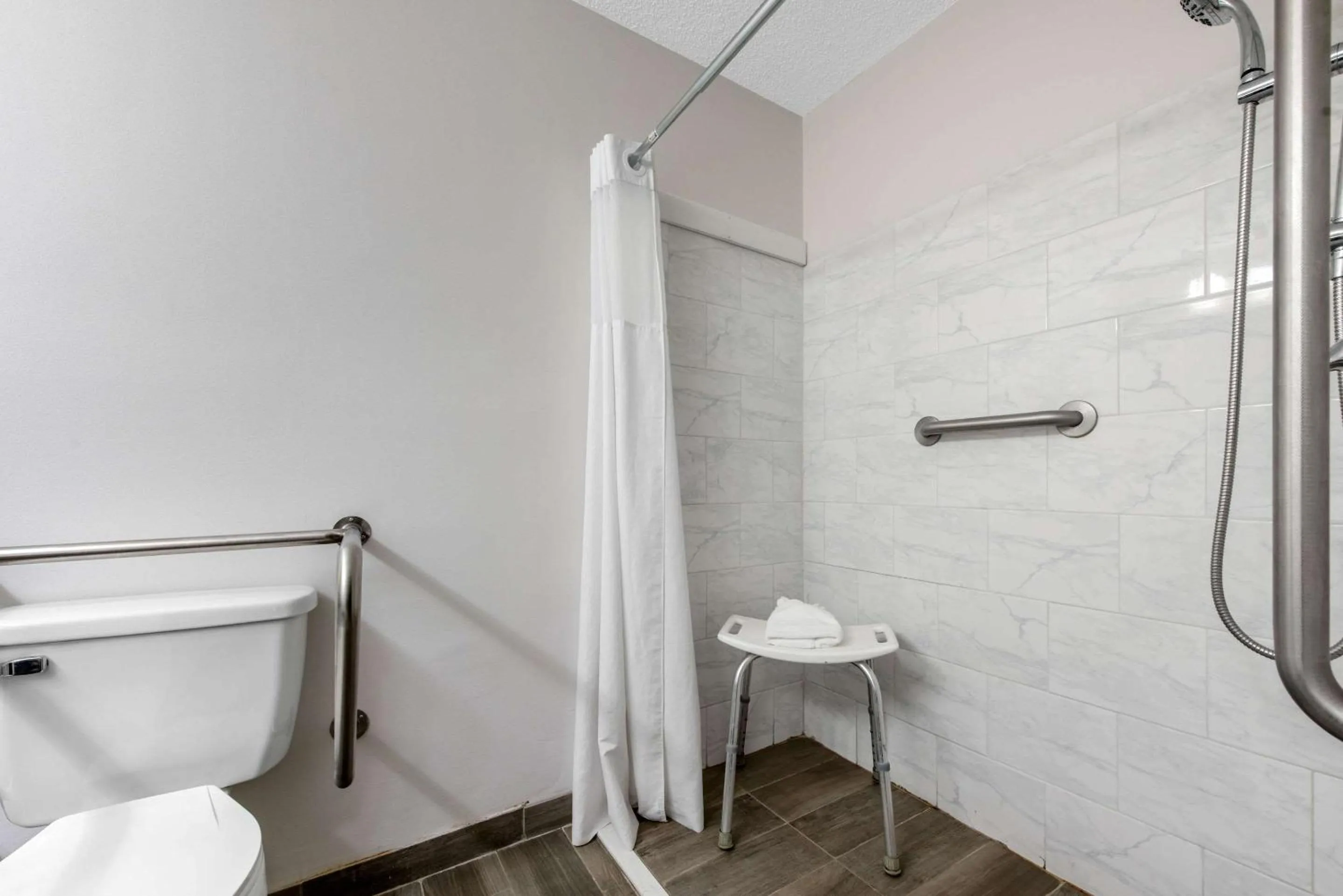 Bathroom in Quality Inn Morgantown