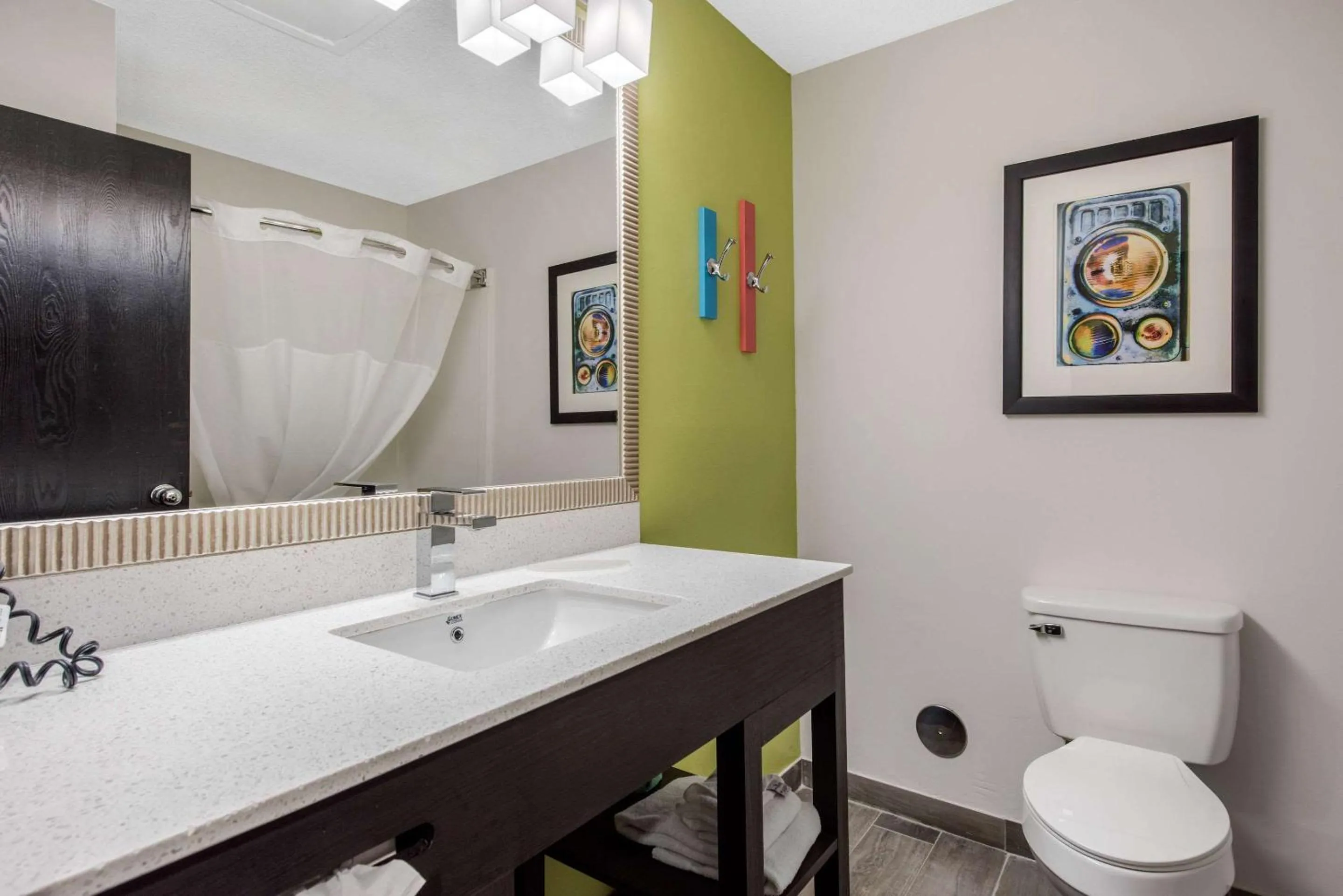 Photo of the whole room in Quality Inn Morgantown