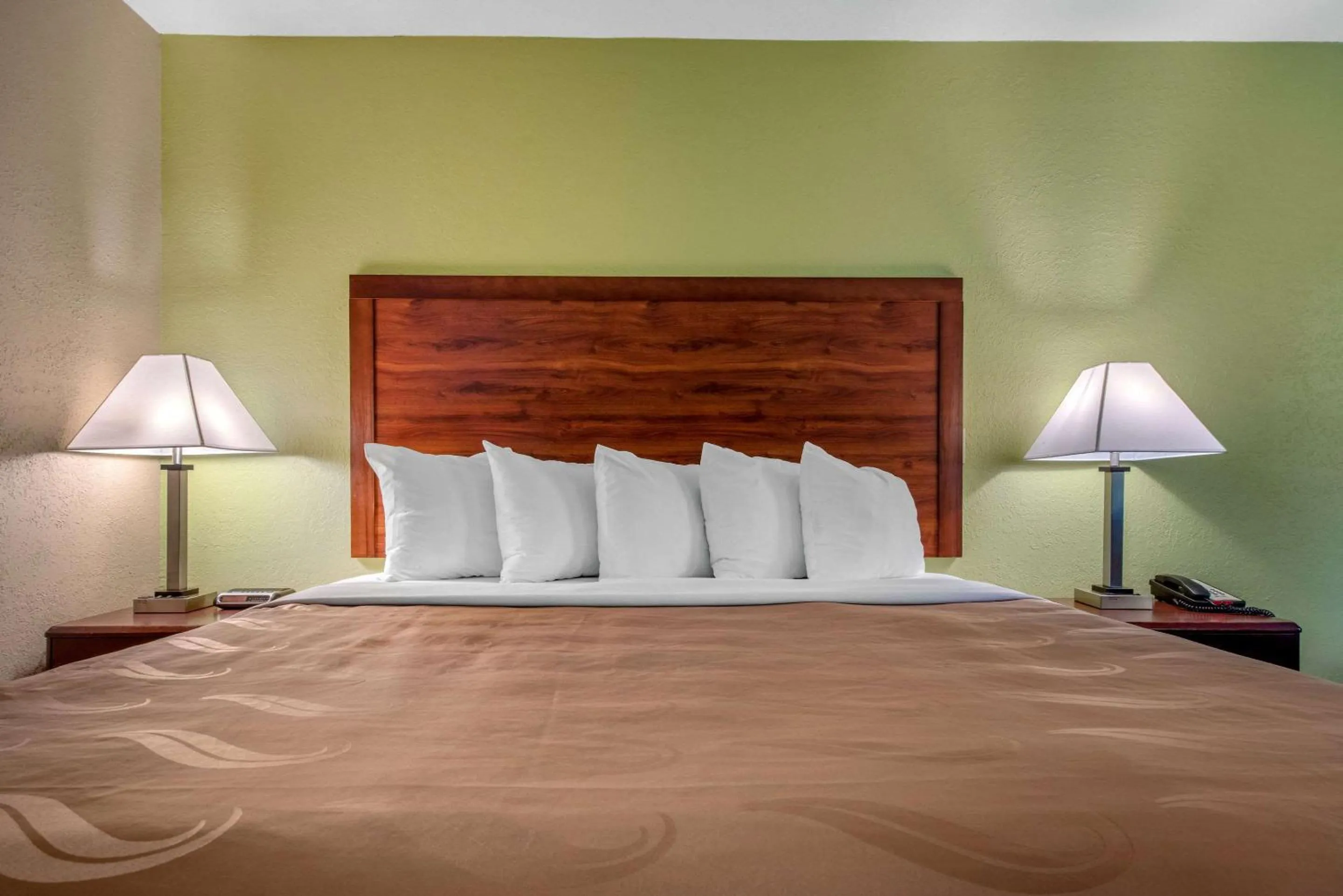 Photo of the whole room, Bed in Quality Inn Morgantown