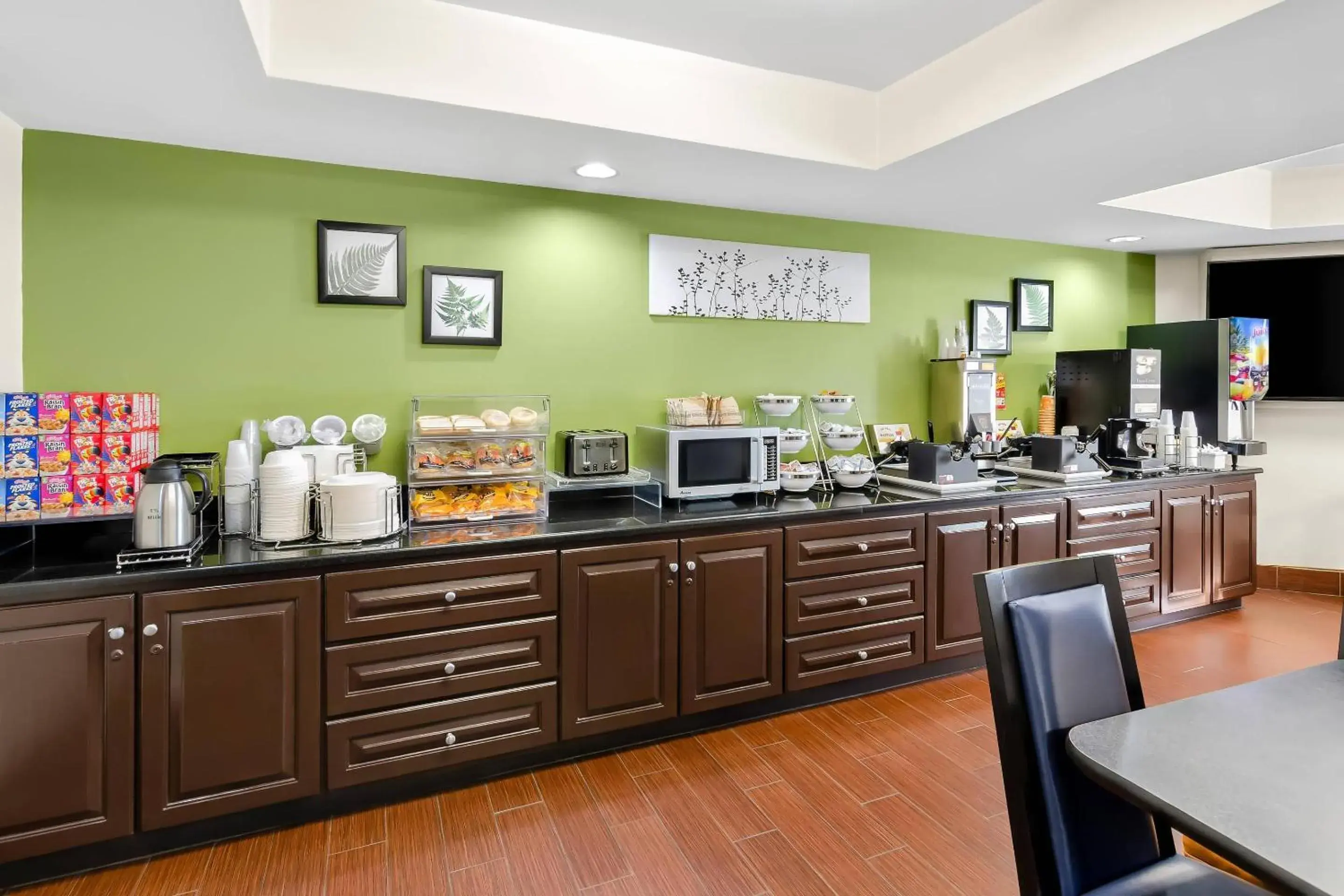 Breakfast in Sleep Inn & Suites Princeton I-77 Breakfast in Sleep Inn & Suites Princeton I-77