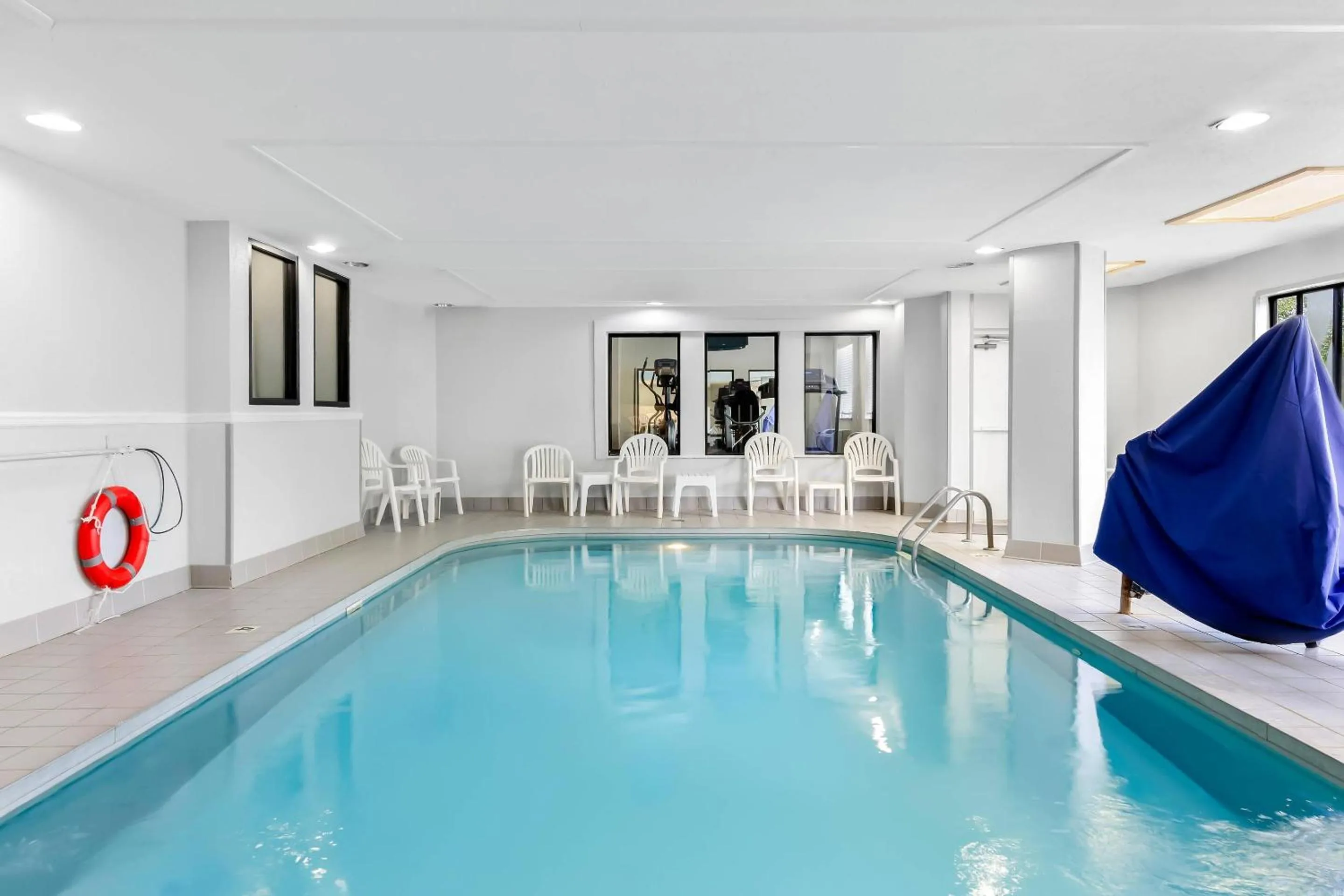 Swimming pool in Sleep Inn & Suites Princeton I-77