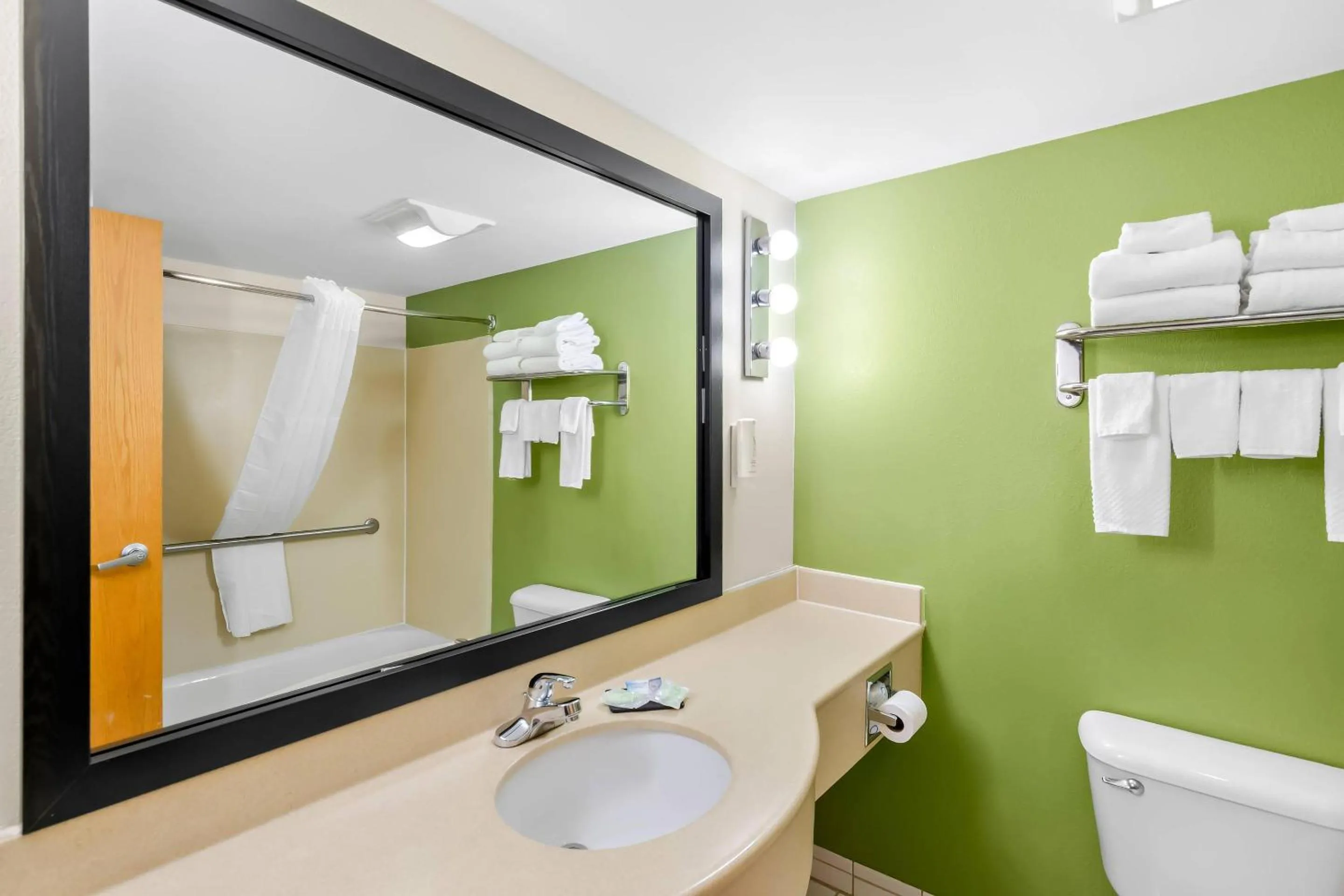 Bedroom in Sleep Inn & Suites Princeton I-77