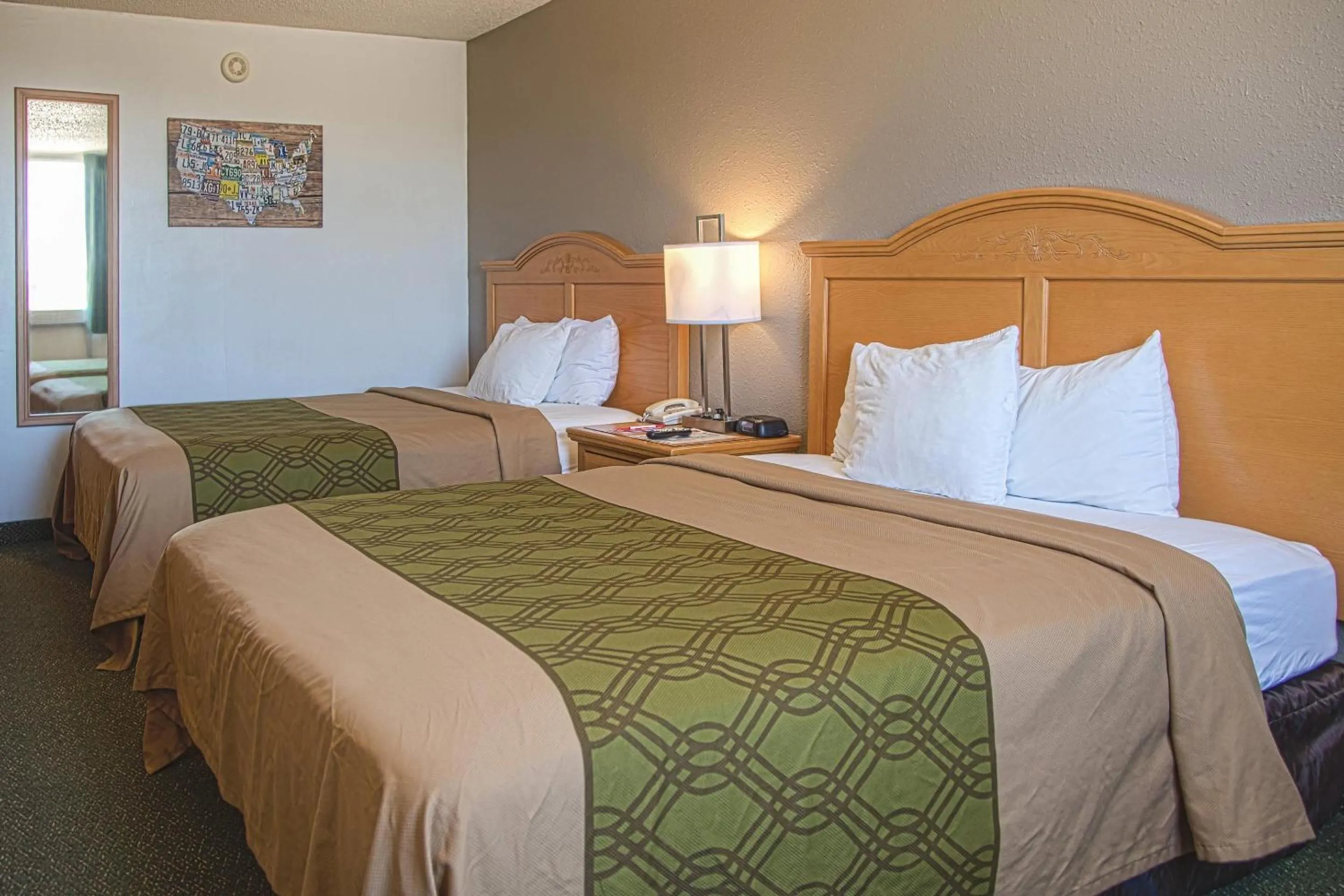 Bedroom, Bed in Econo Lodge Rawlins