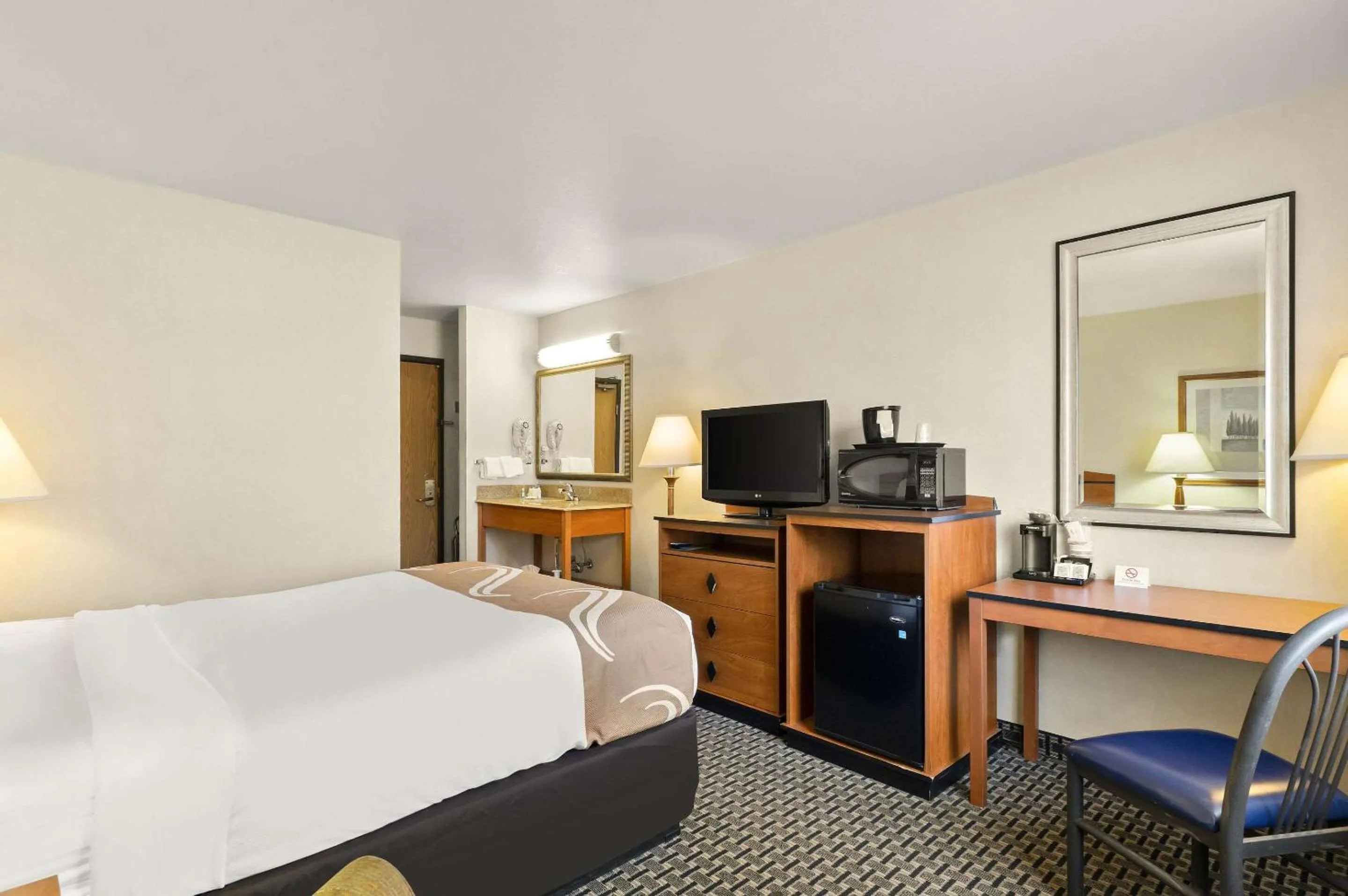 Bedroom, Bed in Quality Inn Cheyenne I-25 South