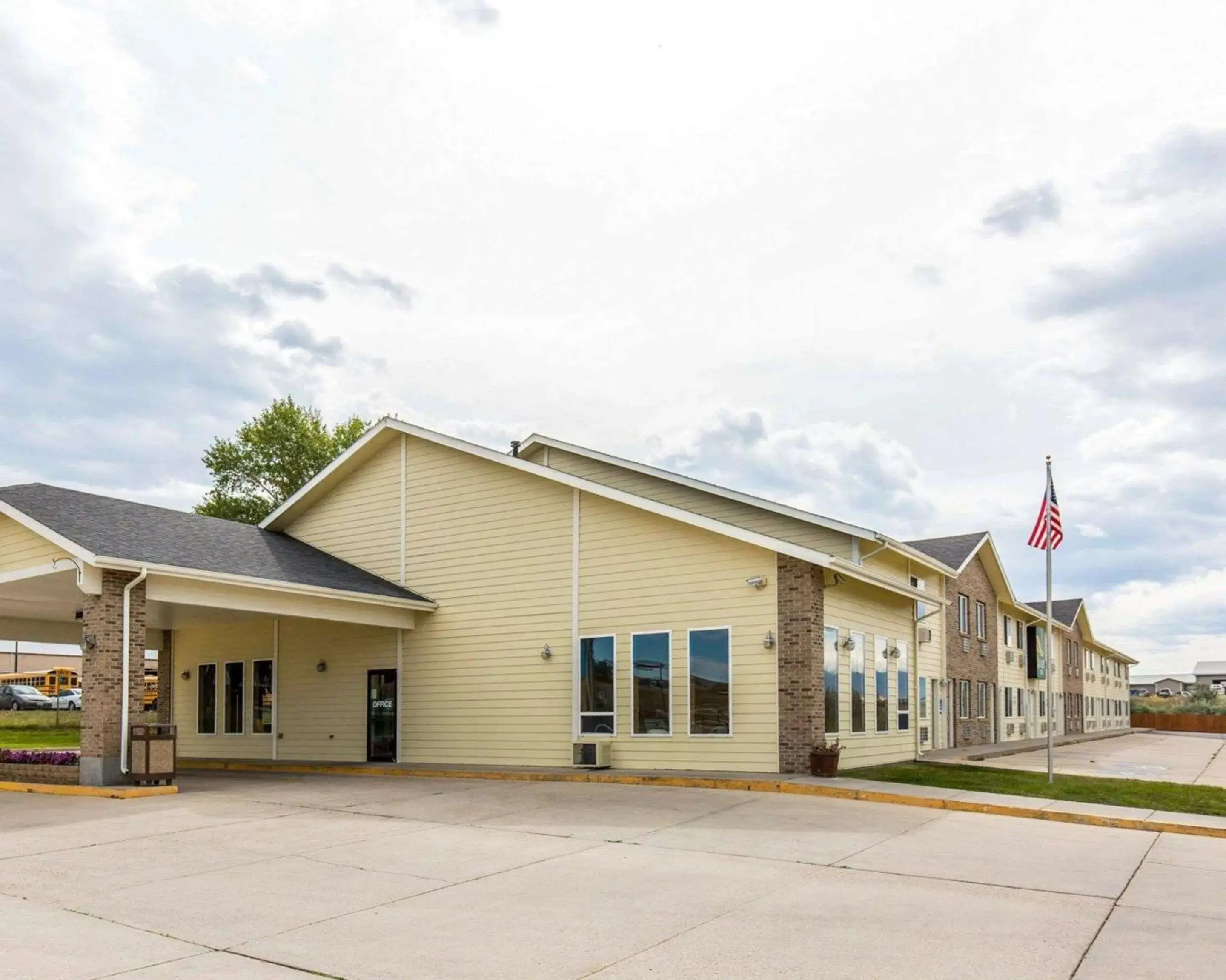 Property building in Quality Inn Sheridan Property building in Quality Inn Sheridan