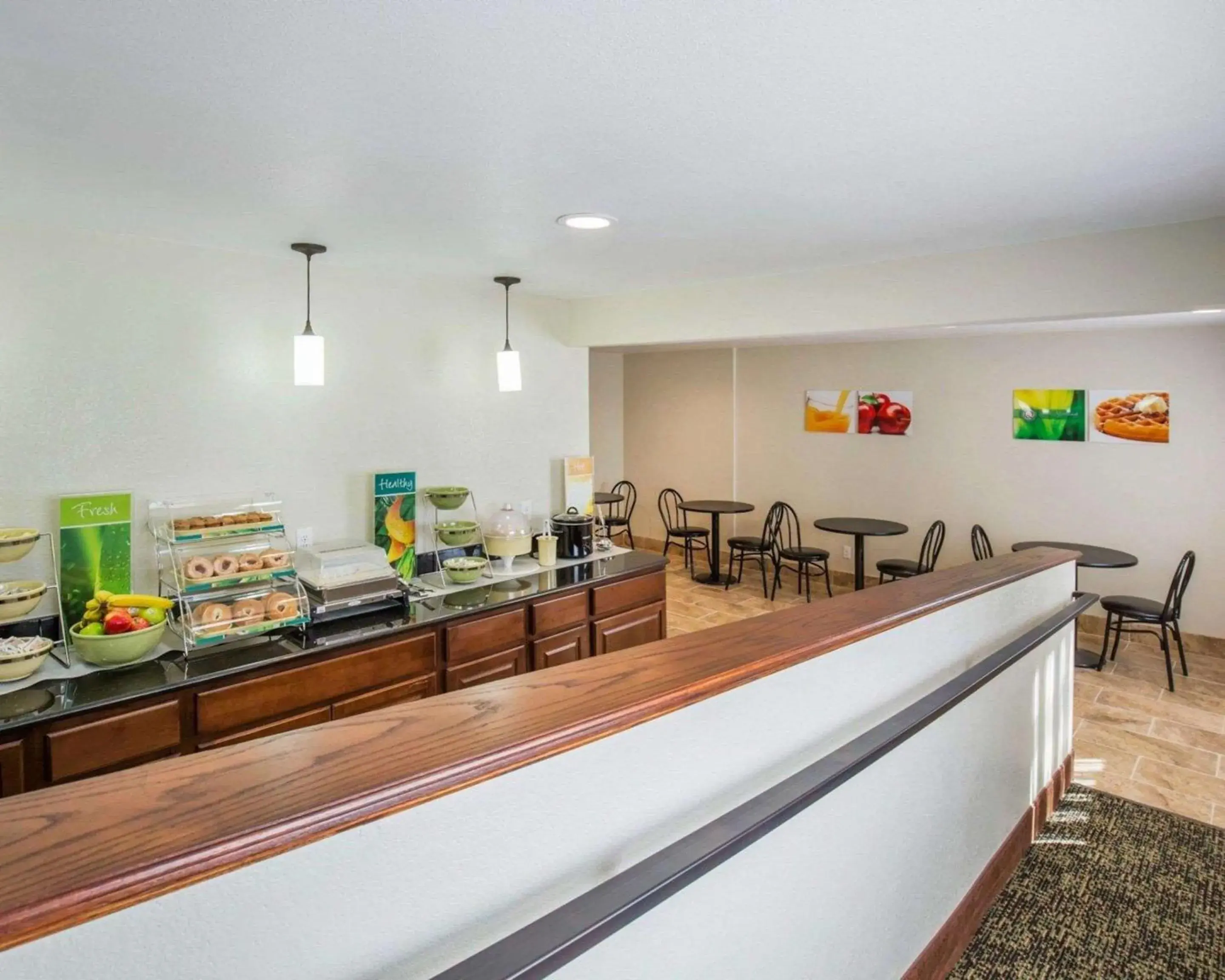 Dining area in Quality Inn Gillette I-90 East Dining area in Quality Inn Gillette I-90 East