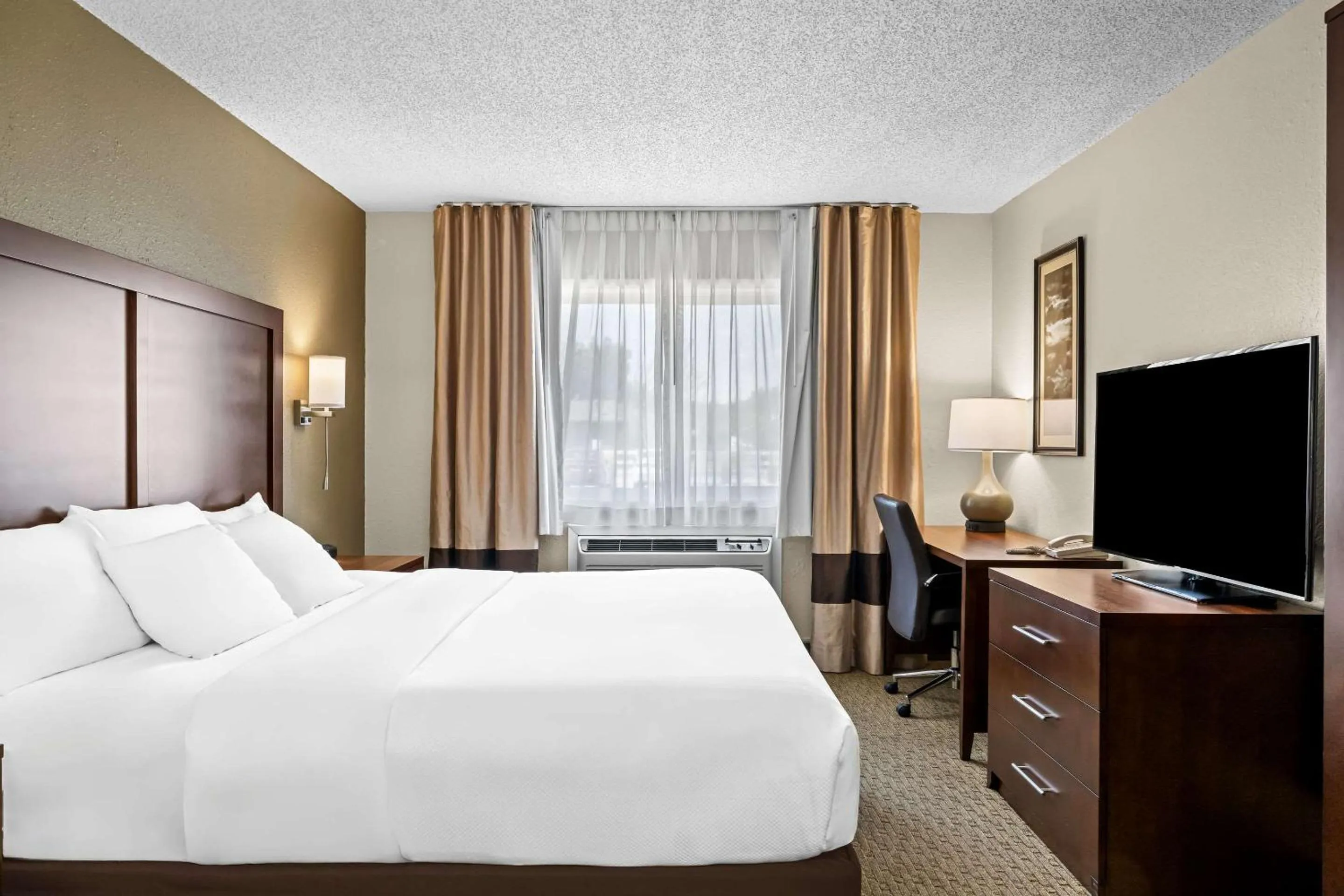 Bedroom, Bed in Comfort Inn Worland Hwy 16 to Yellowstone