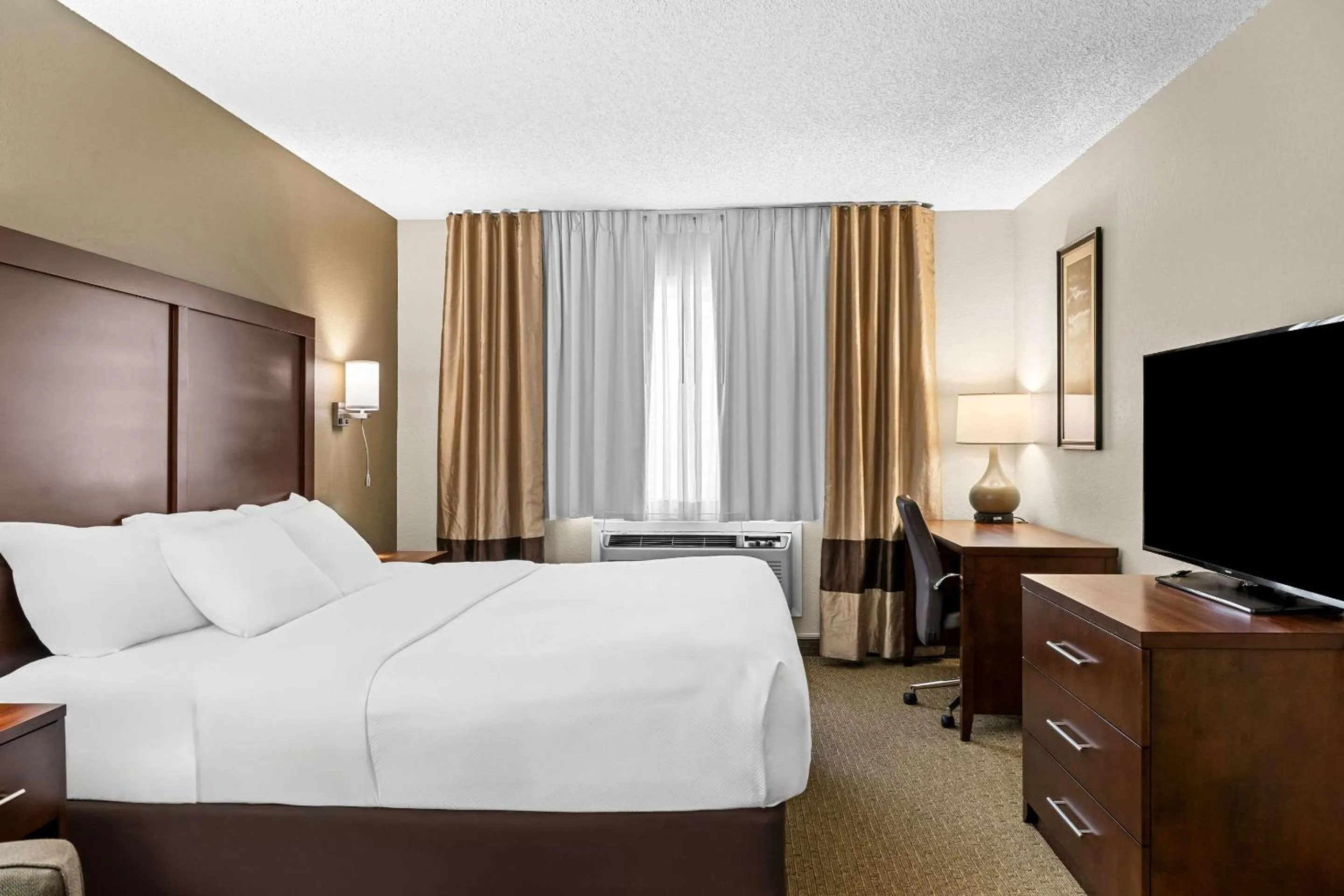 Bedroom, Bed in Comfort Inn Worland Hwy 16 to Yellowstone