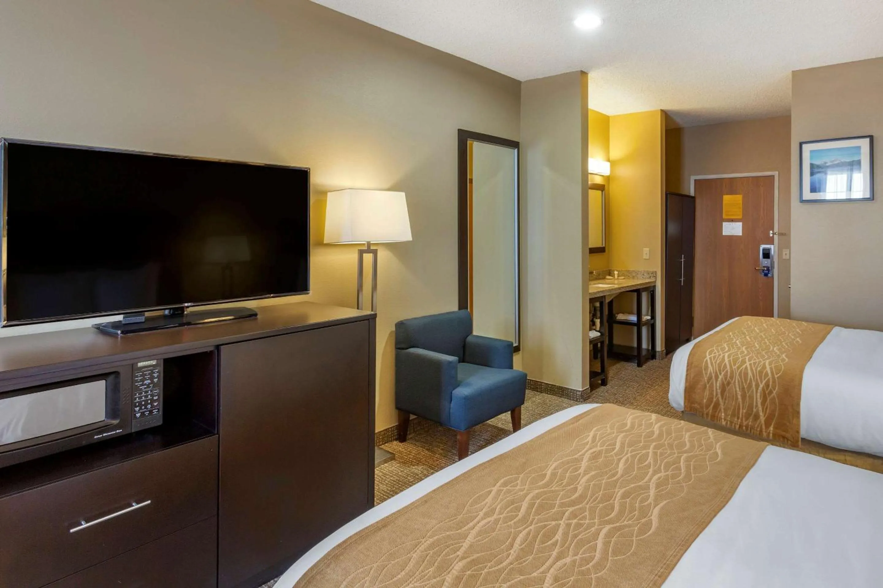 Photo of the whole room, Bed in Comfort Inn Evanston I-80