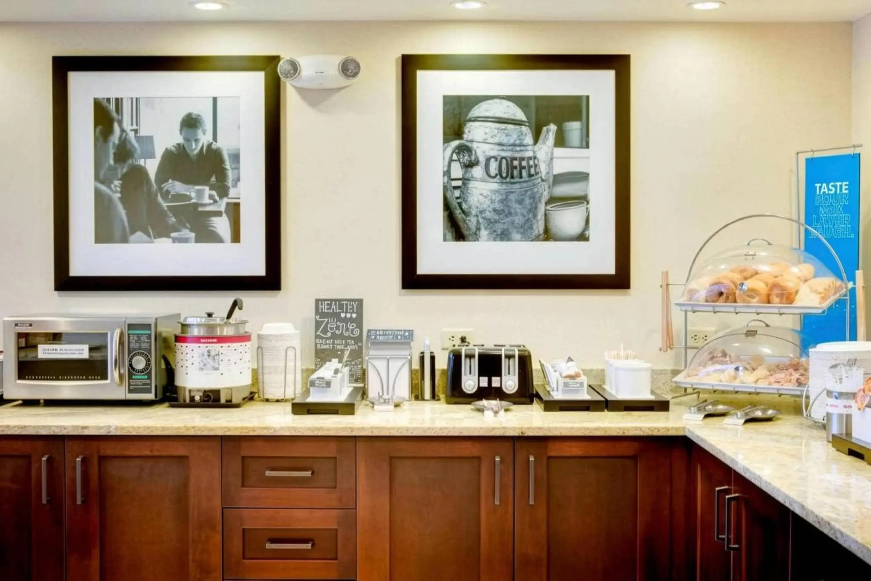 Breakfast in Pittsburgh Airport Inn and Suites Breakfast in Pittsburgh Airport Inn and Suites