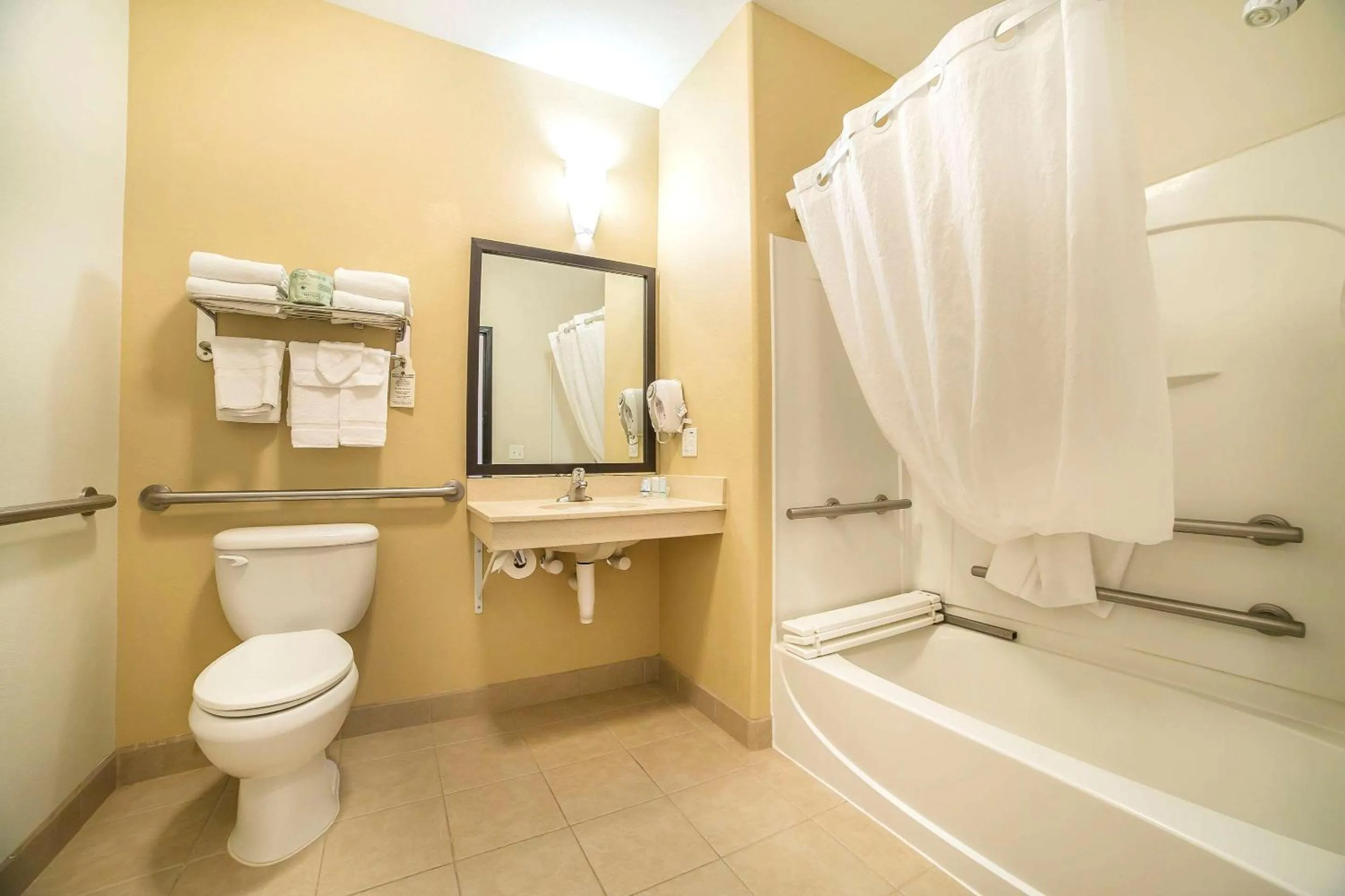 Photo of the whole room in Sleep Inn & Suites Douglas