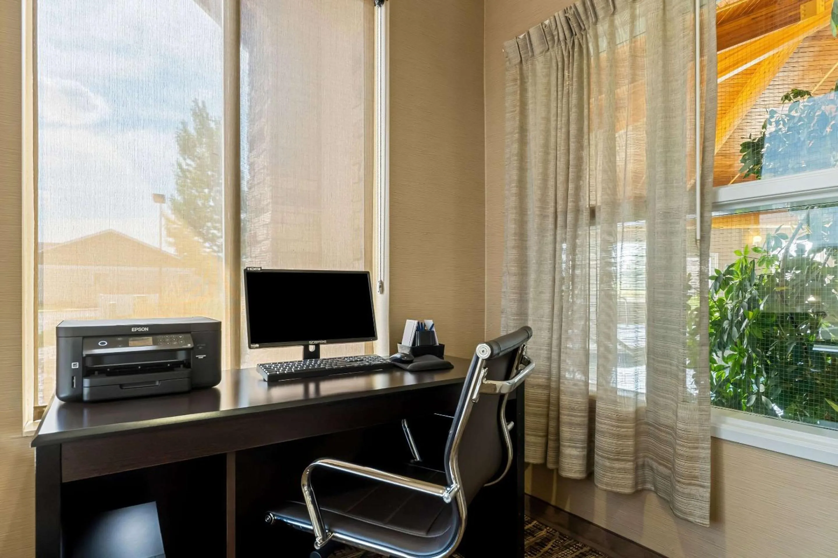 Business facilities in Comfort Inn & Suites Near University of Wyoming