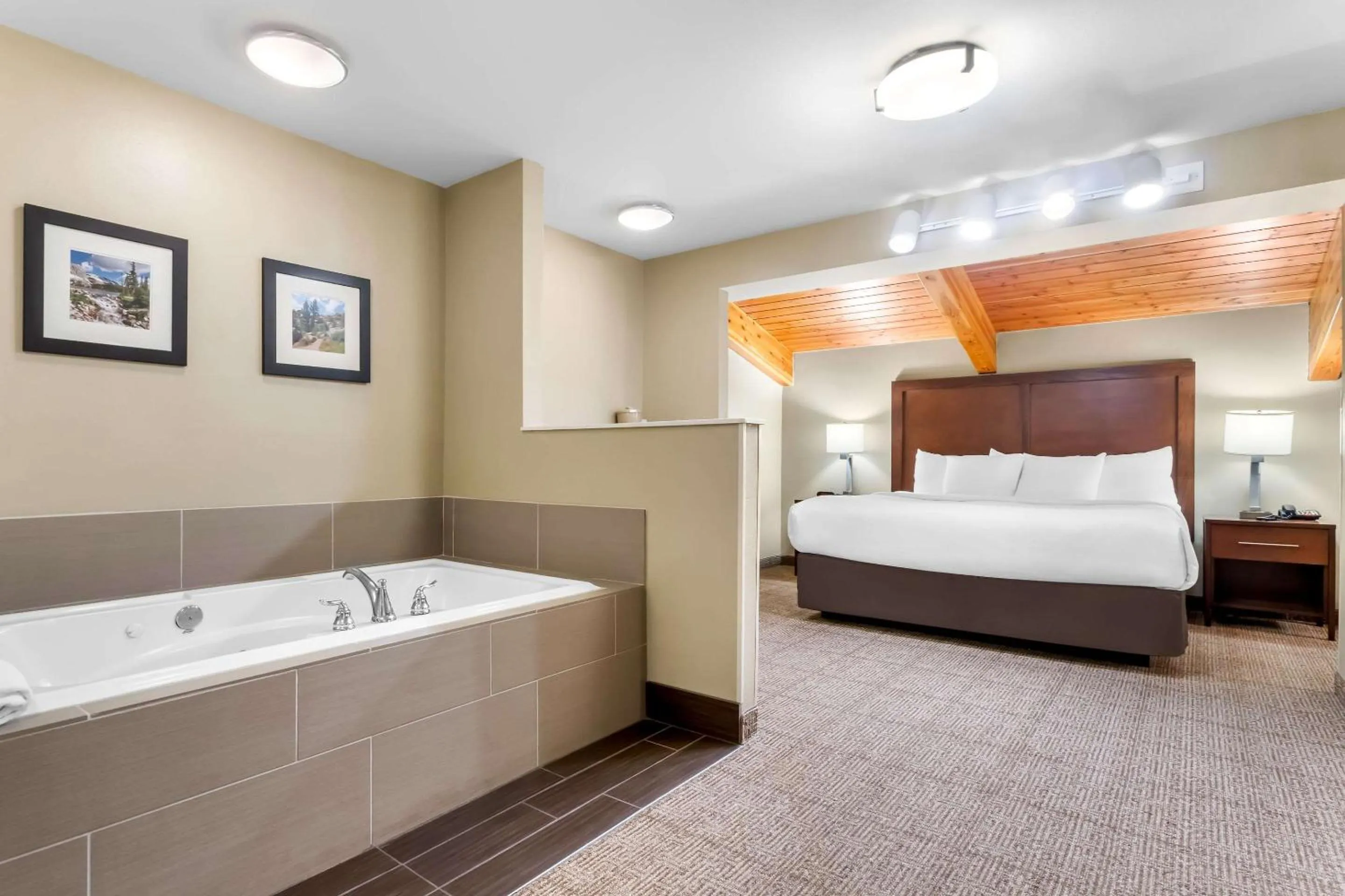 Bedroom, Bed in Comfort Inn & Suites Near University of Wyoming