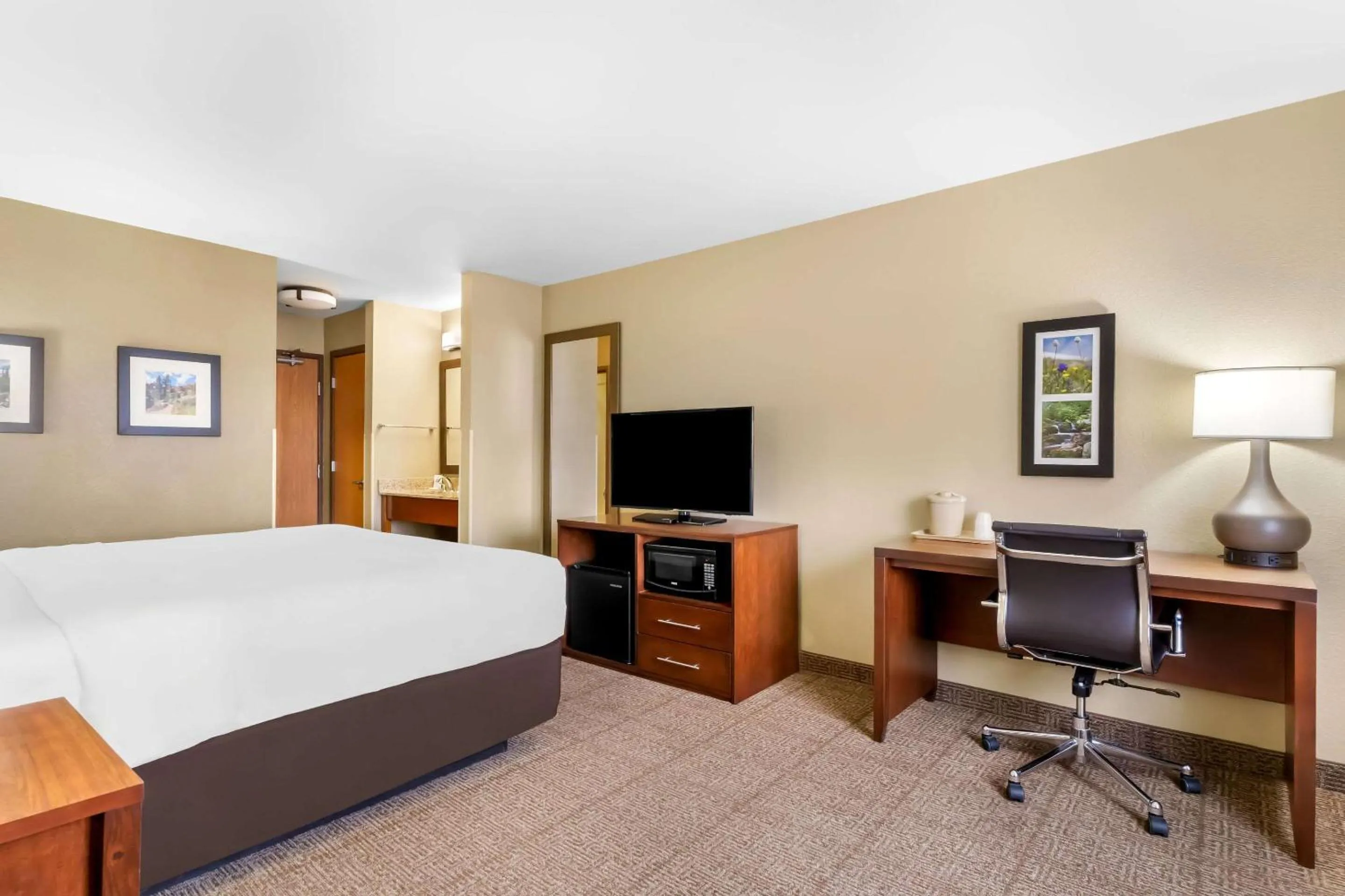 Bedroom, Bed in Comfort Inn & Suites Near University of Wyoming