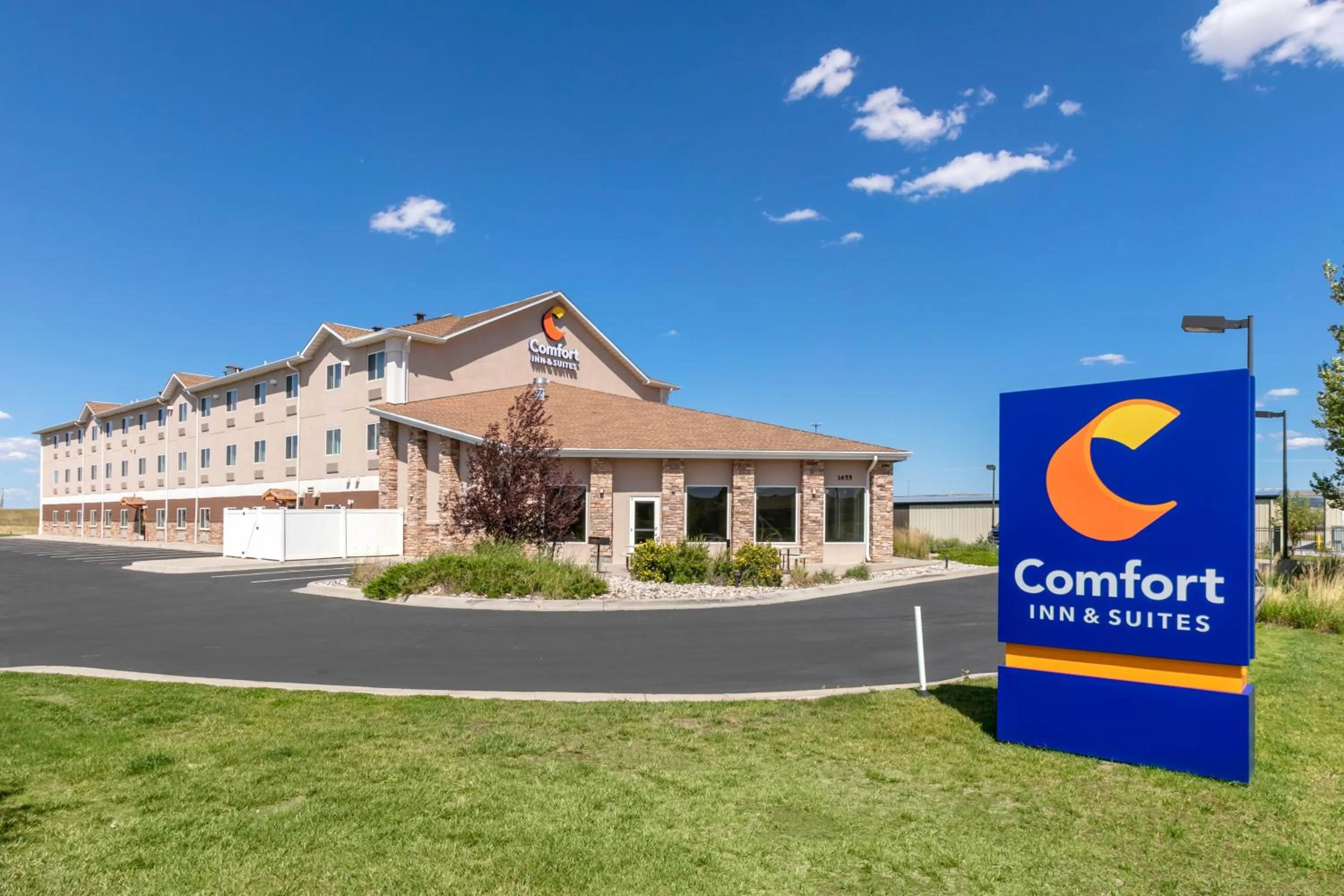 Property building in Comfort Inn & Suites Near University of Wyoming