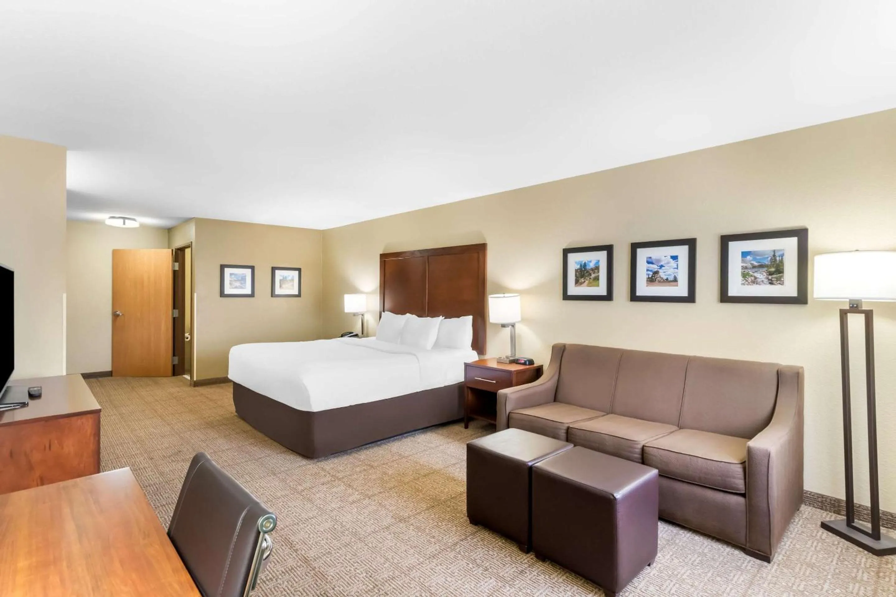 Bedroom, Bed in Comfort Inn & Suites Near University of Wyoming