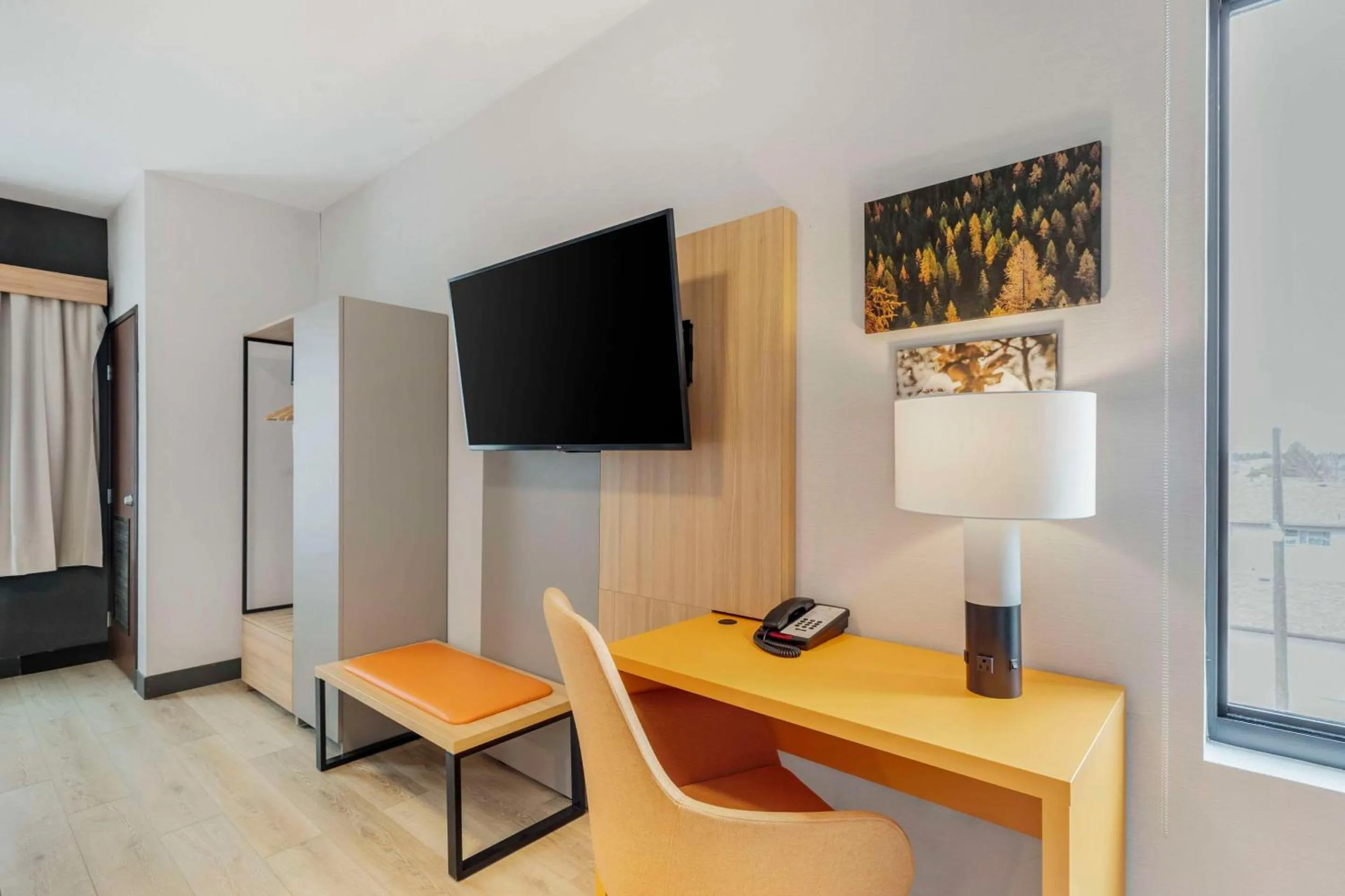 Bedroom in Comfort Suites Cheyenne