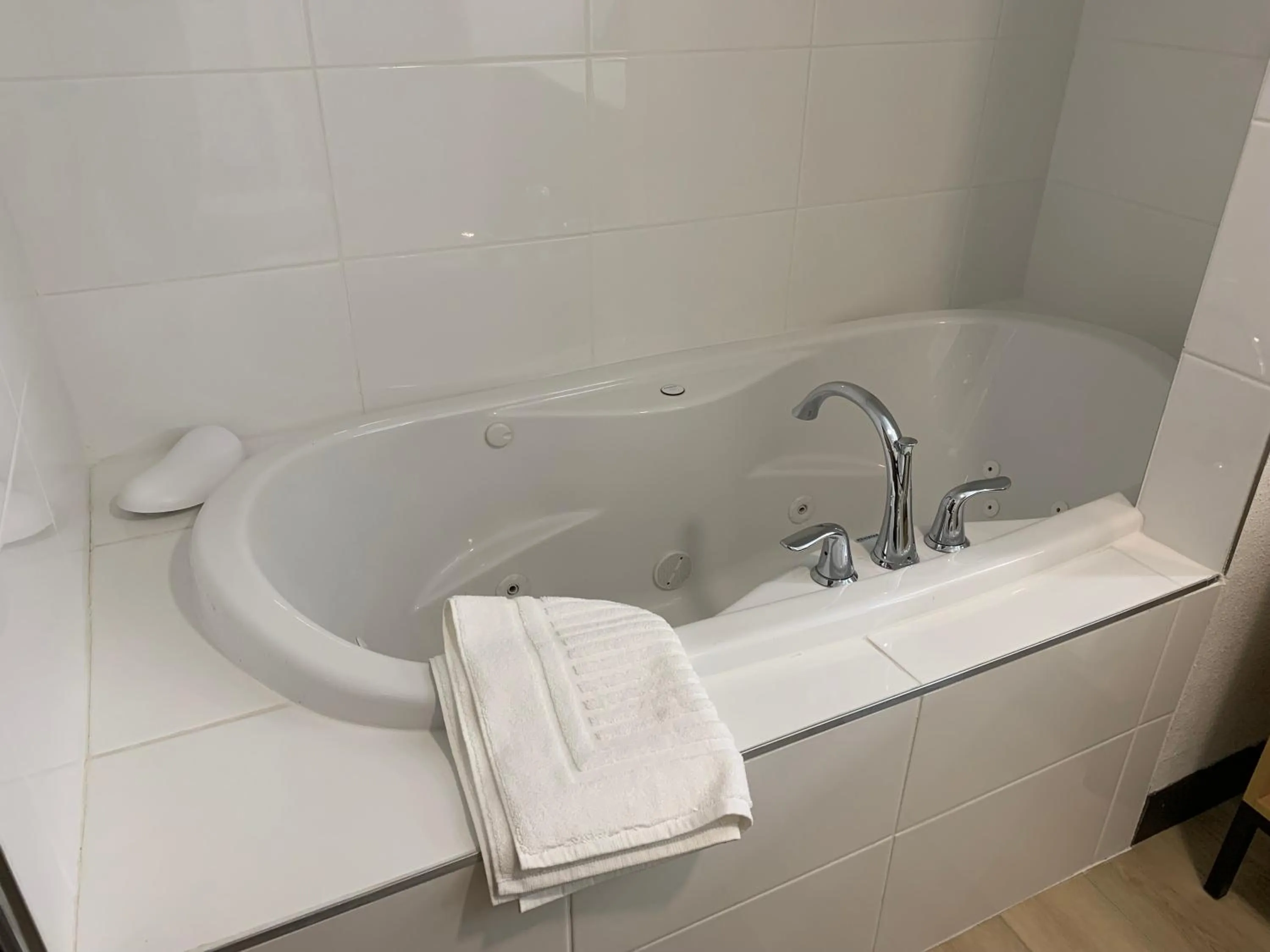 Hot Tub in Comfort Suites Cheyenne