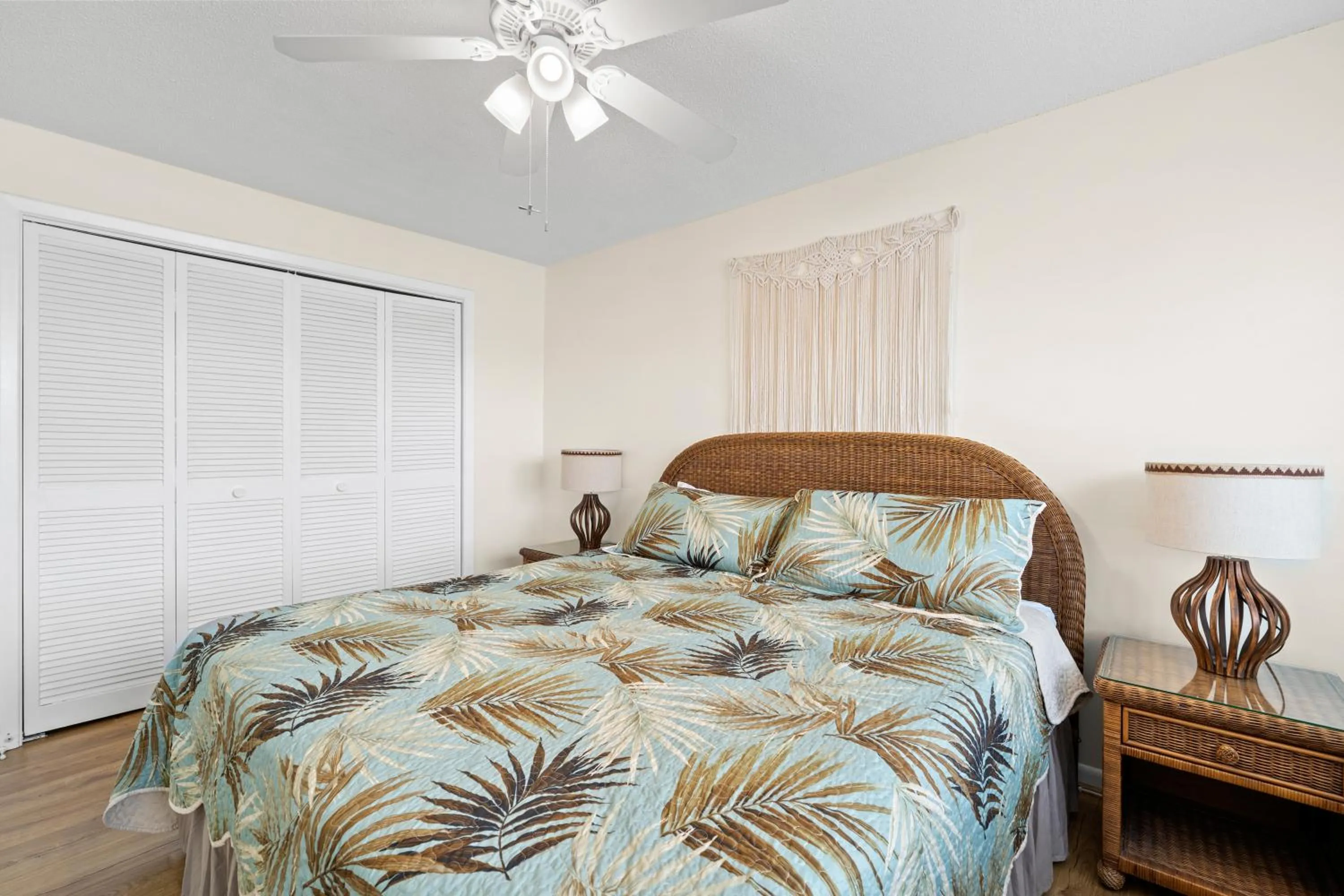 Property building, Bed in Waves 18